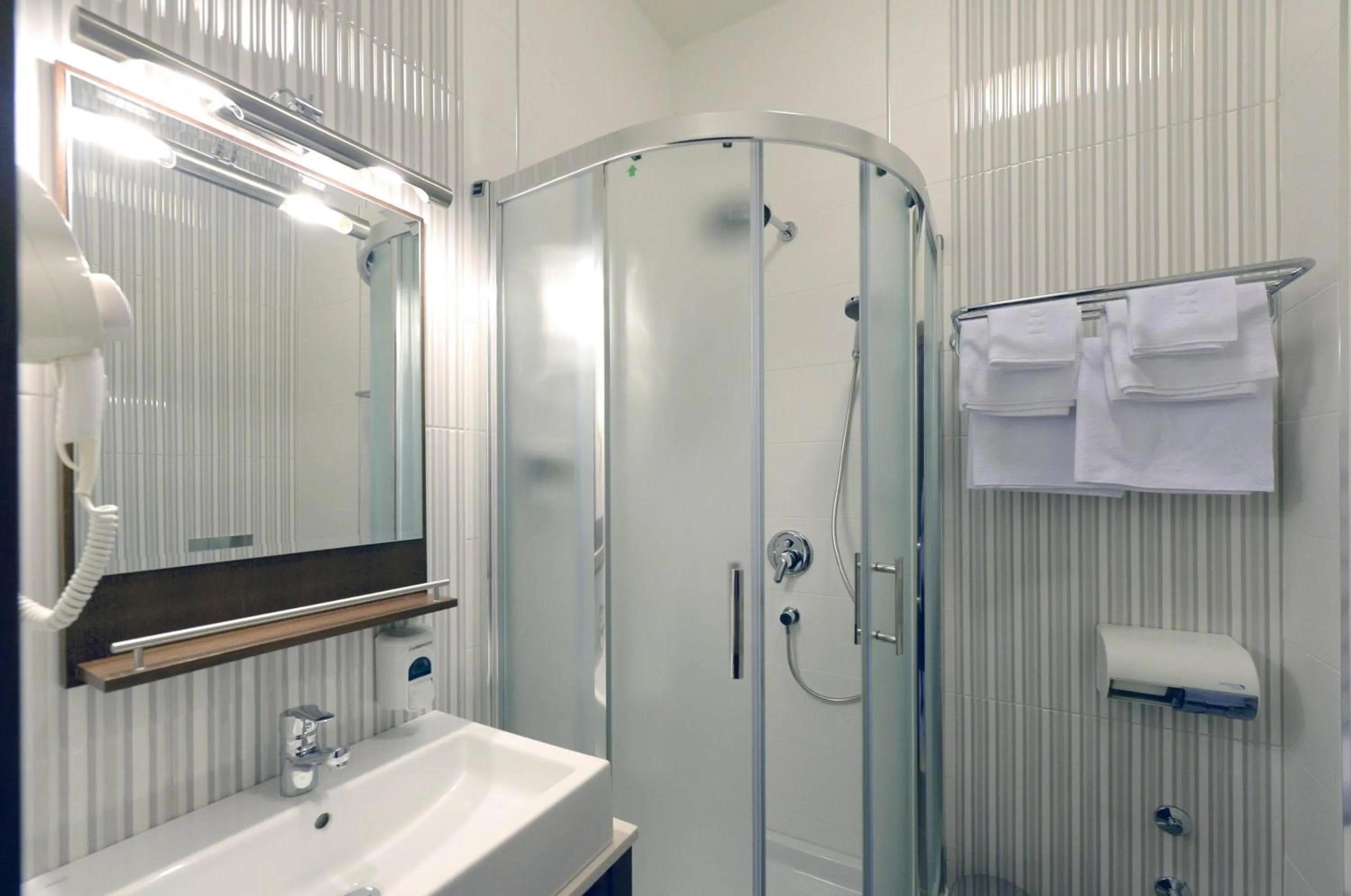 Shower in Hotel Majdan