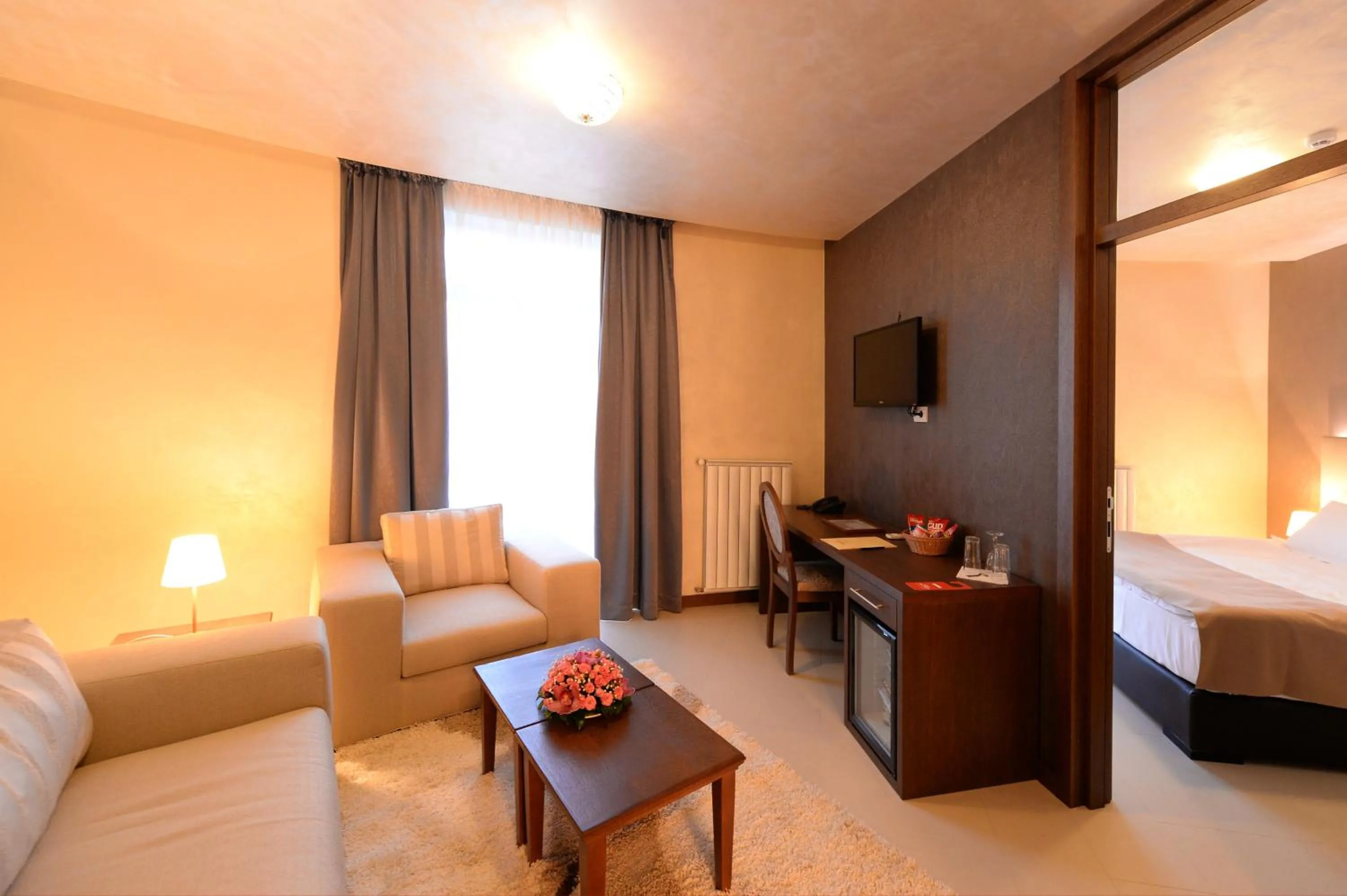 Living room, Bed in Hotel Majdan