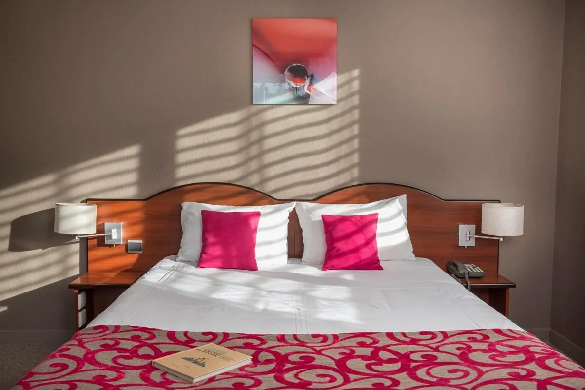 Bed in Hotel Les Mésanges