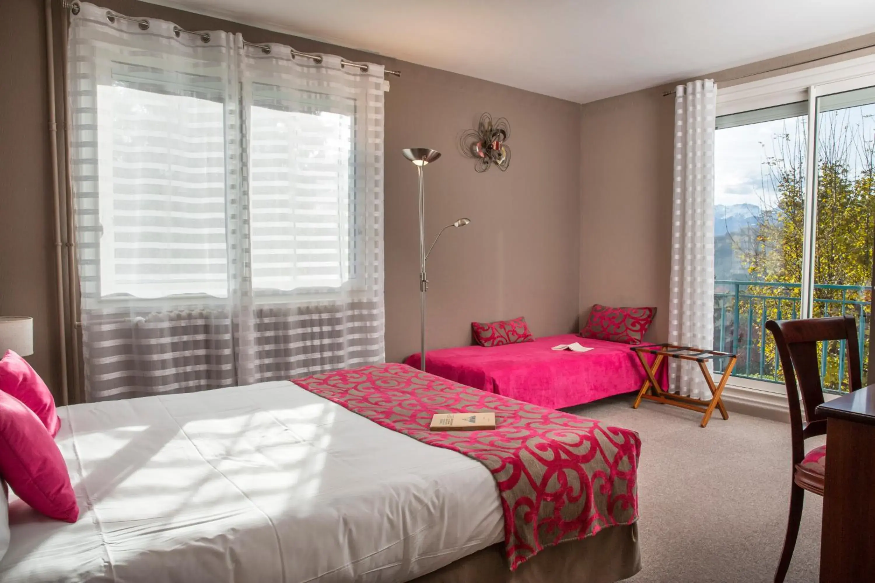 Comfort room with balcony in Hotel Les Mésanges Comfort room with balcony in Hotel Les Mésanges