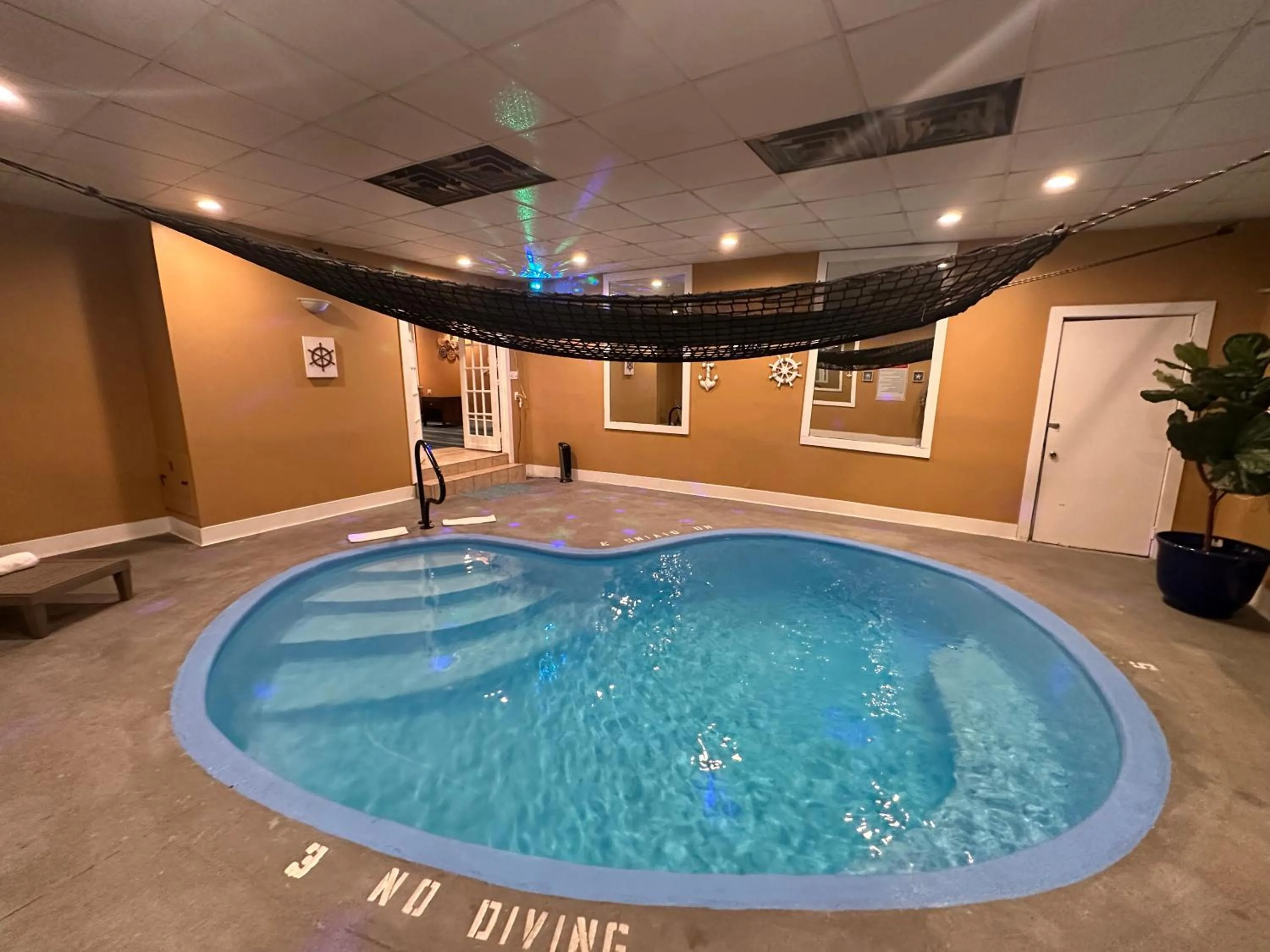 Swimming pool in Inn of the Dove Harrisburg-Hershey Romantic Suites