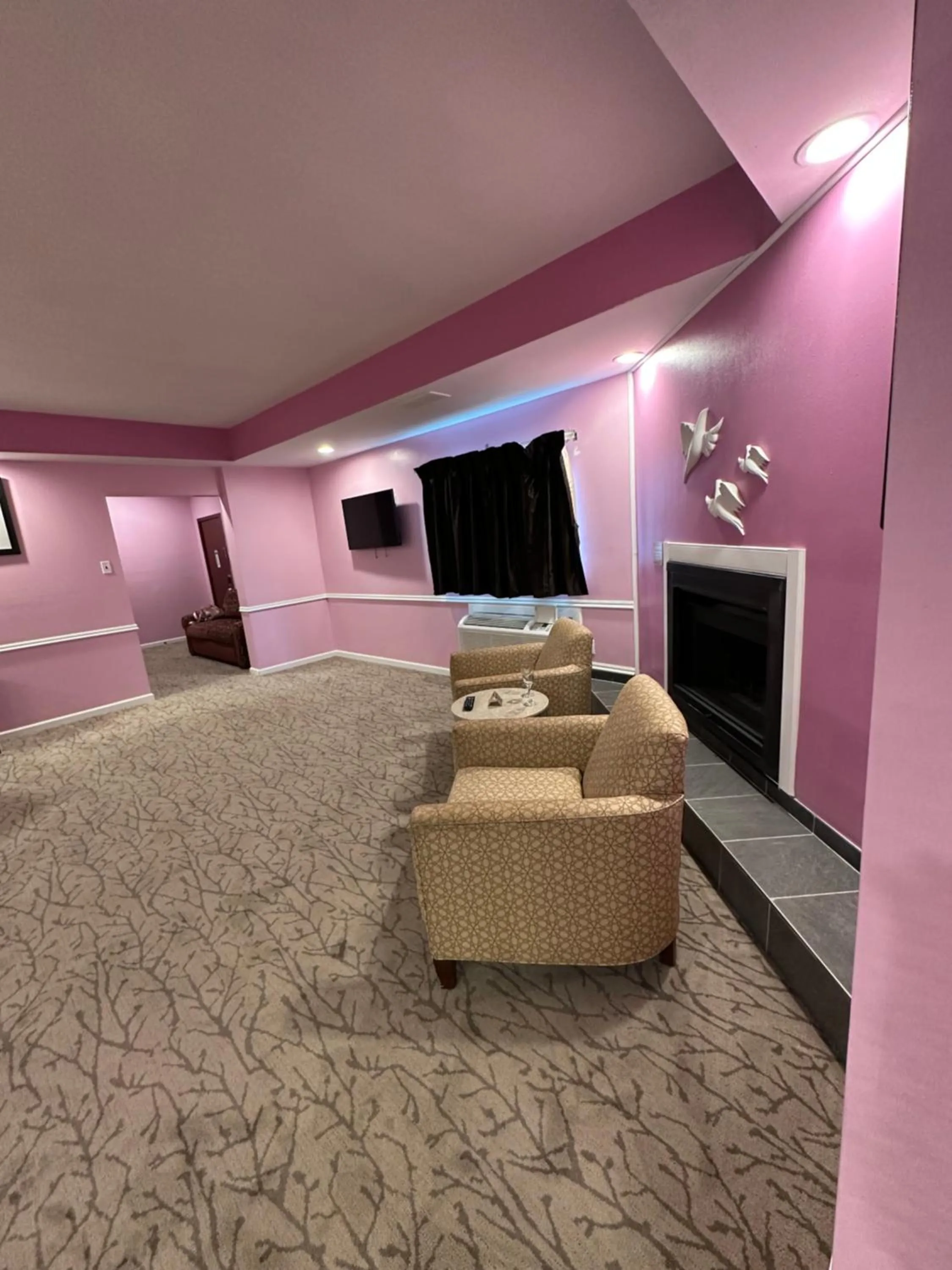 Seating area in Inn of the Dove Harrisburg-Hershey Romantic Suites