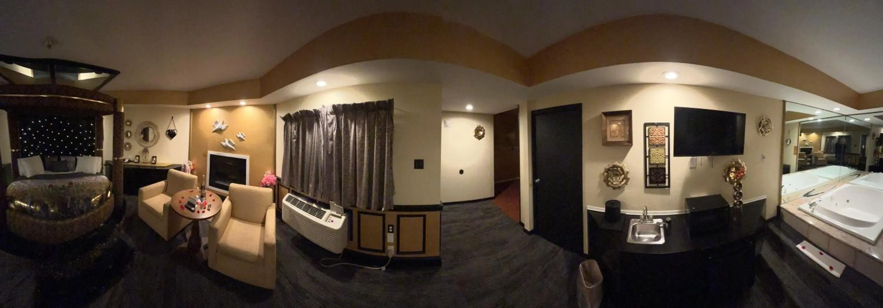 View (from property/room), Bed in Inn of the Dove Harrisburg-Hershey Romantic Suites