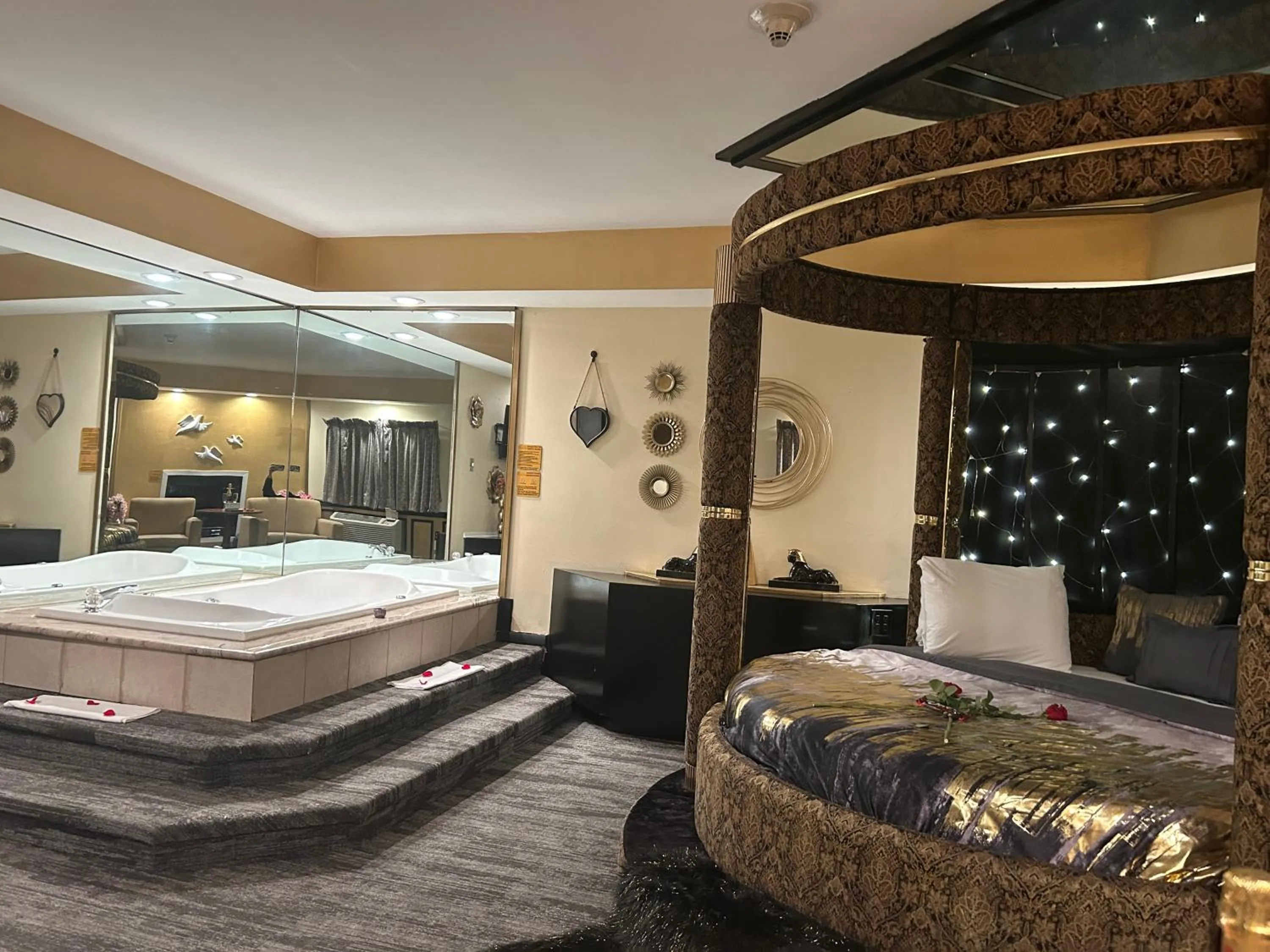 Hot Tub, Bed in Inn of the Dove Harrisburg-Hershey Romantic Suites