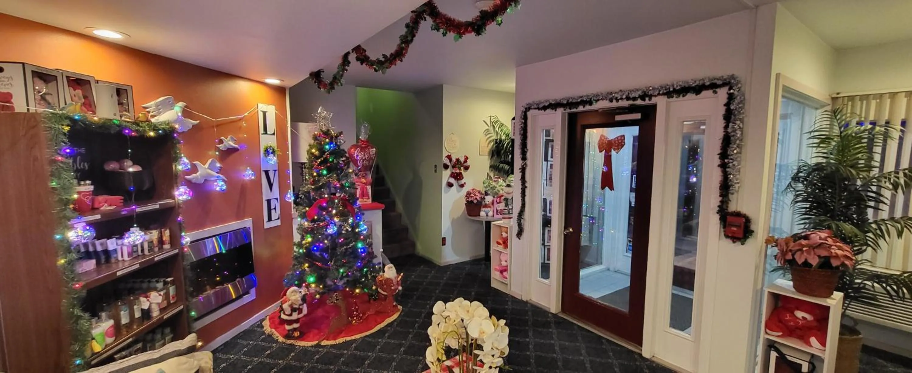 Decorative detail in Inn of the Dove Harrisburg-Hershey Romantic Suites