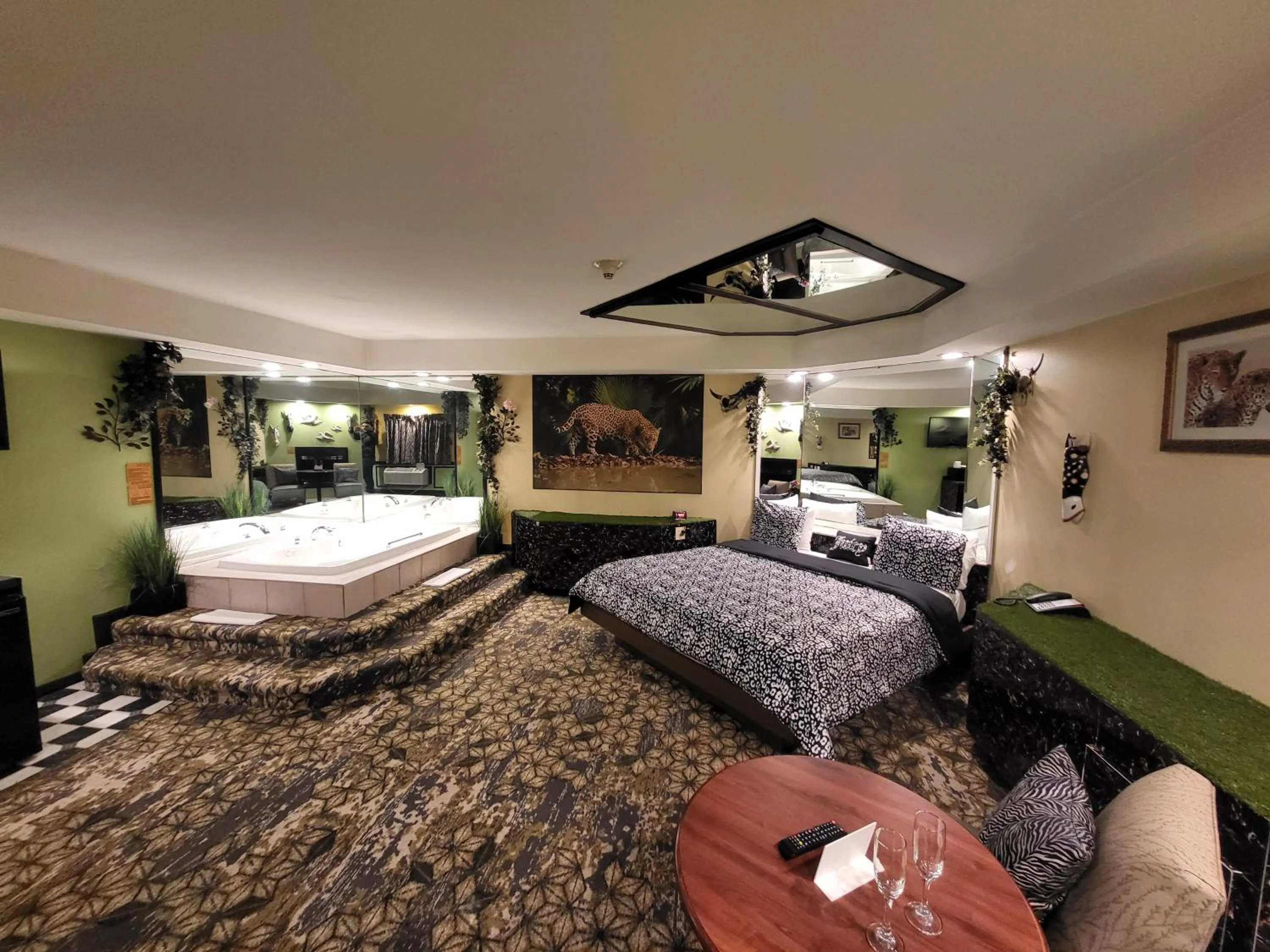 Photo of the whole room, Bed in Inn of the Dove Harrisburg-Hershey Romantic Suites