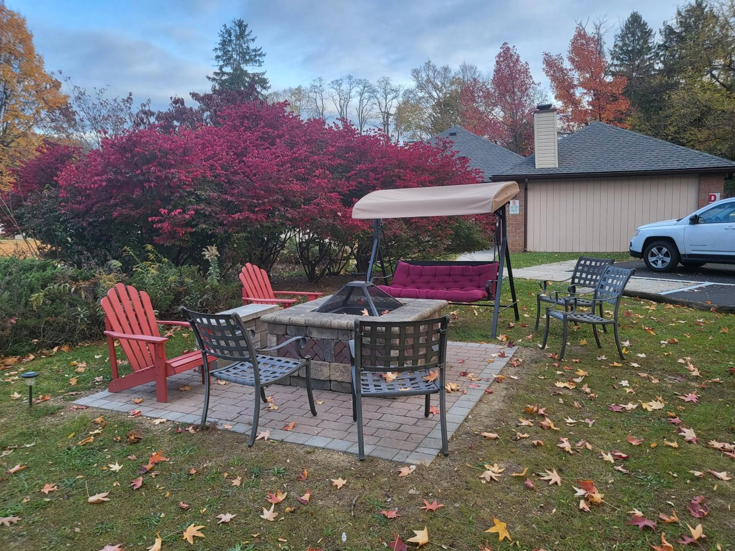 Seating area in Inn of the Dove Harrisburg-Hershey Romantic Suites