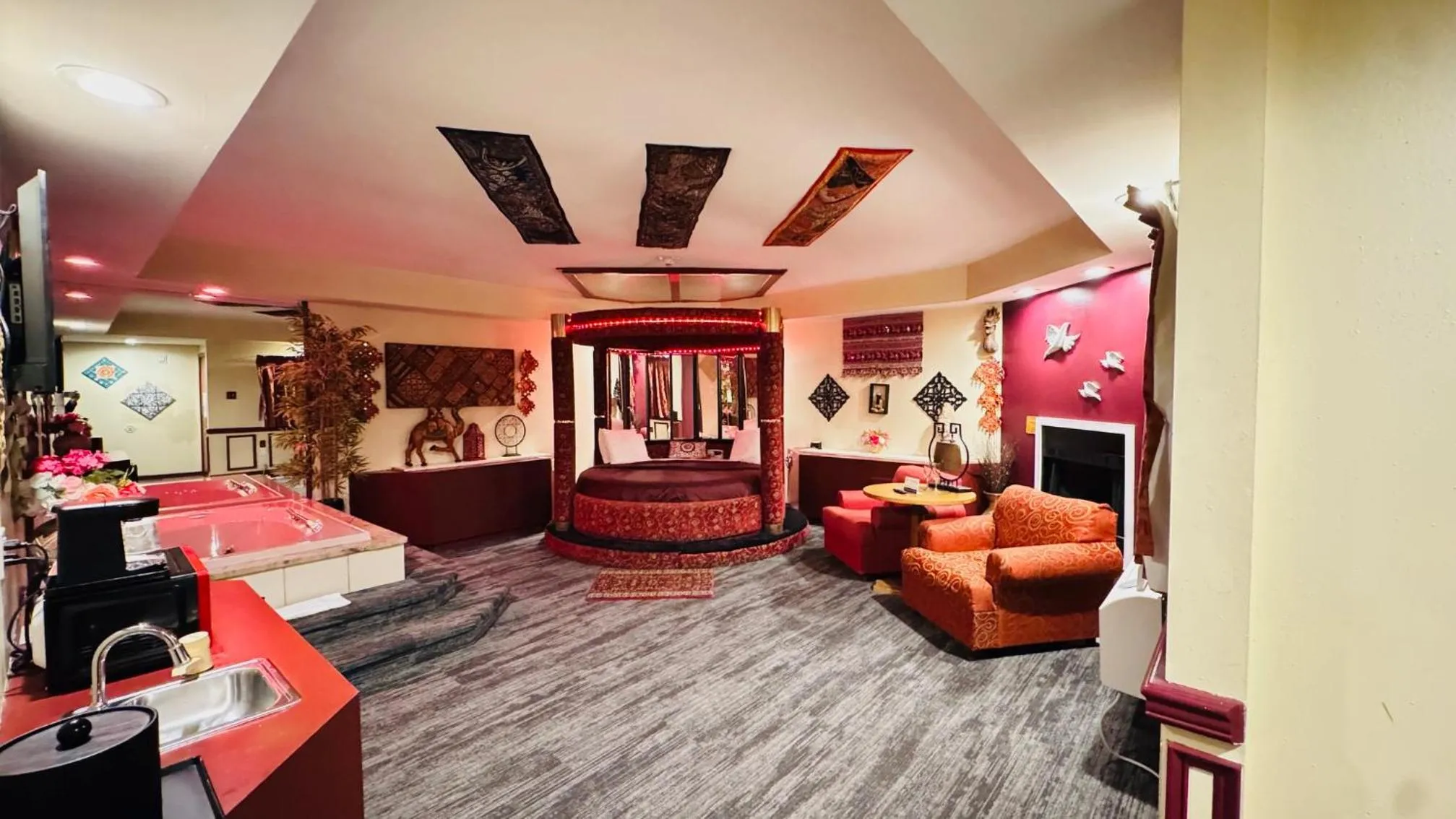 Hot Tub in Inn of the Dove Harrisburg-Hershey Romantic Suites