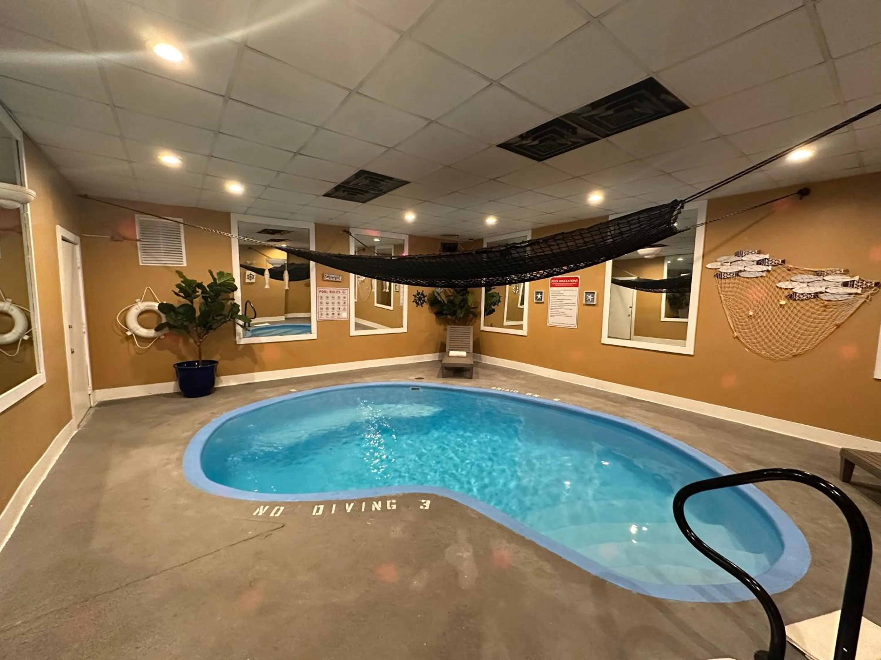 Swimming pool in Inn of the Dove Harrisburg-Hershey Romantic Suites