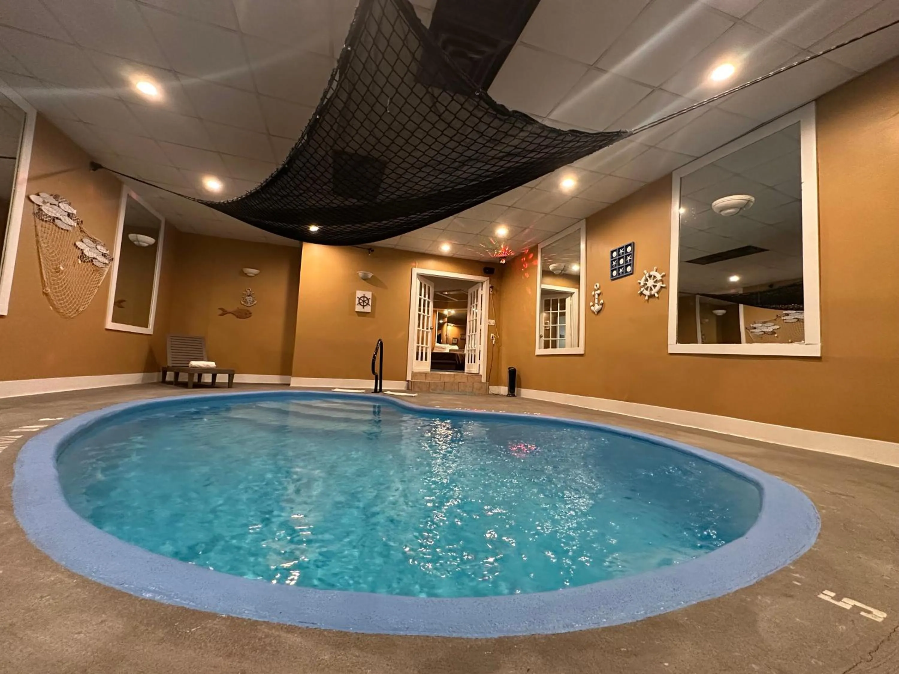 Swimming pool in Inn of the Dove Harrisburg-Hershey Romantic Suites