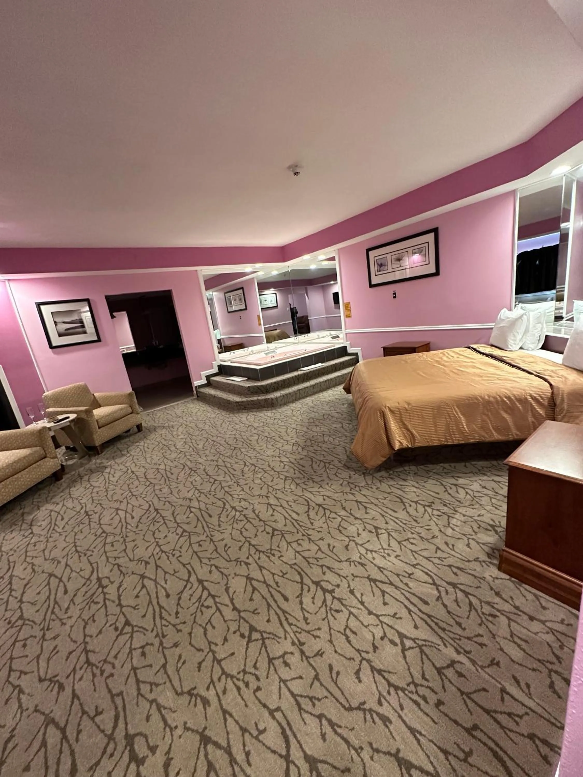 Photo of the whole room, Bed in Inn of the Dove Harrisburg-Hershey Romantic Suites