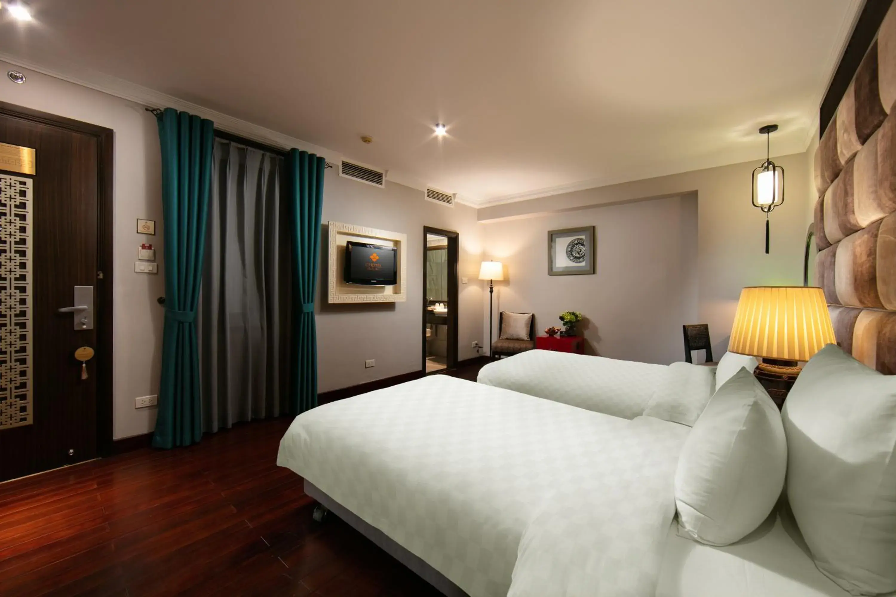 Deluxe Twin Room Internal Window in HOTEL du LAC Hanoi Deluxe Twin Room Internal Window in HOTEL du LAC Hanoi