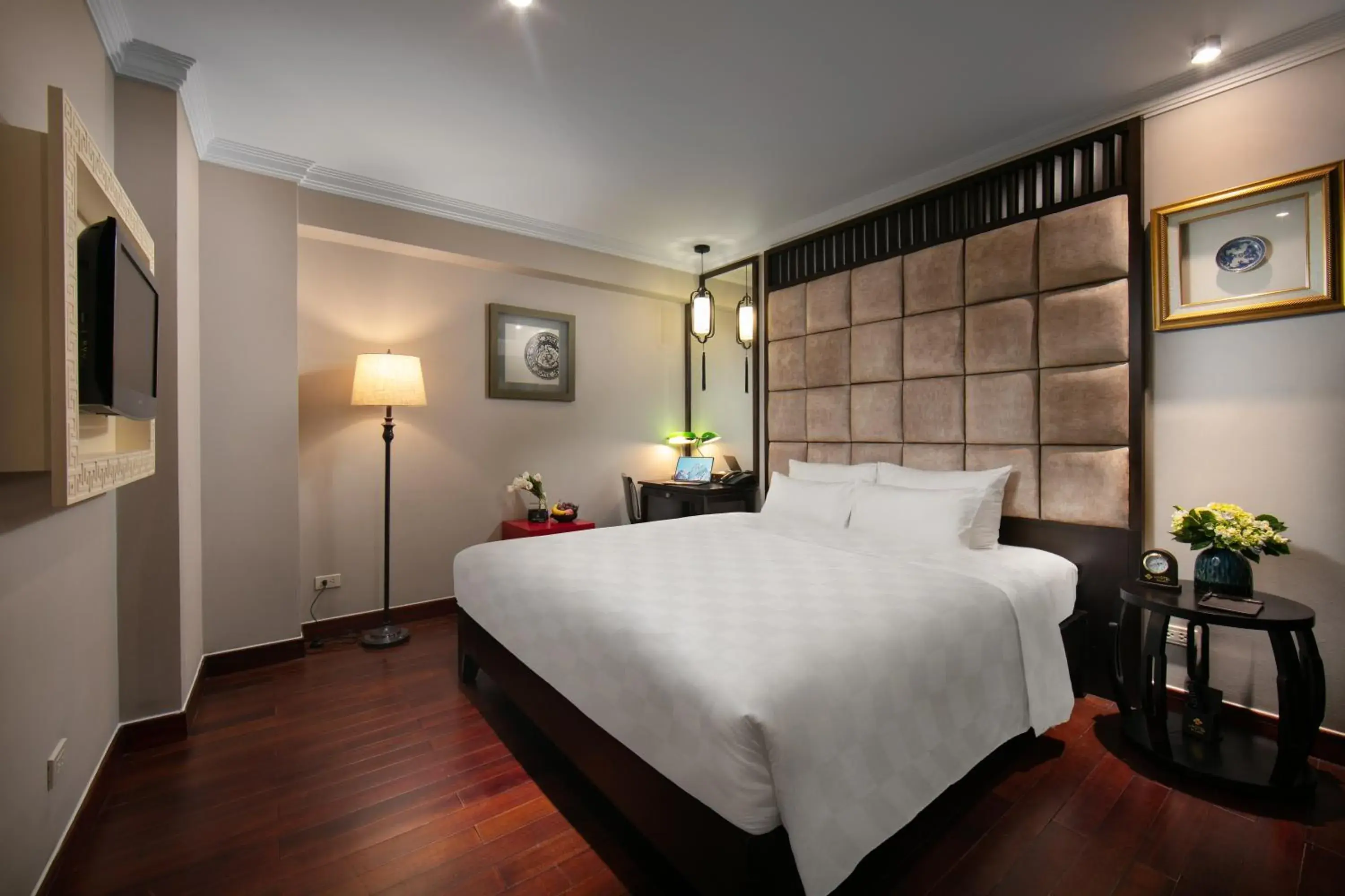 Deluxe Double Room Internal Window in HOTEL du LAC Hanoi Deluxe Double Room Internal Window in HOTEL du LAC Hanoi