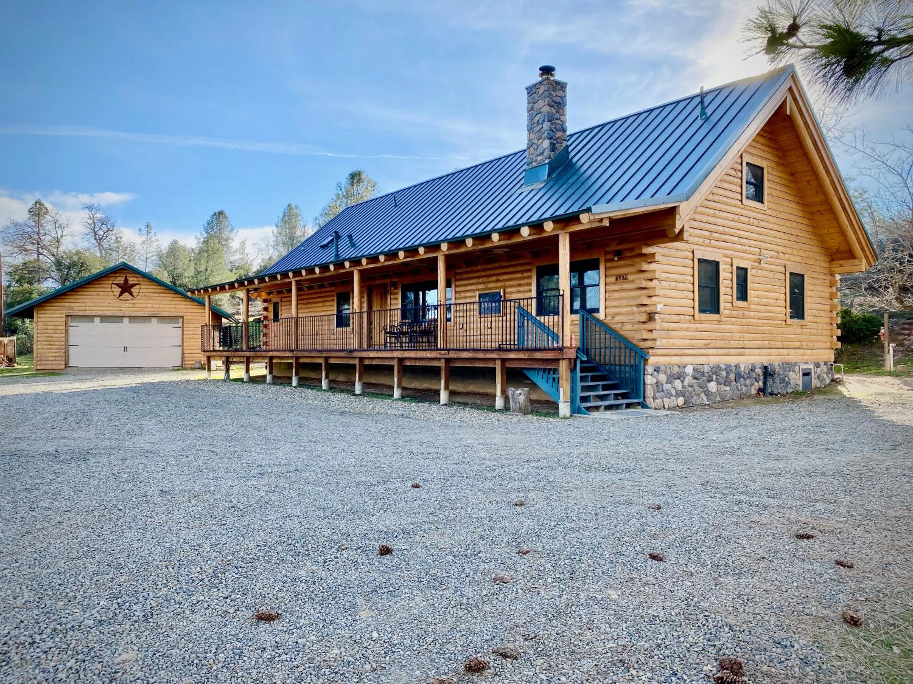 Property building in Scenic View Timber Lodge HotTub by Casa Oso