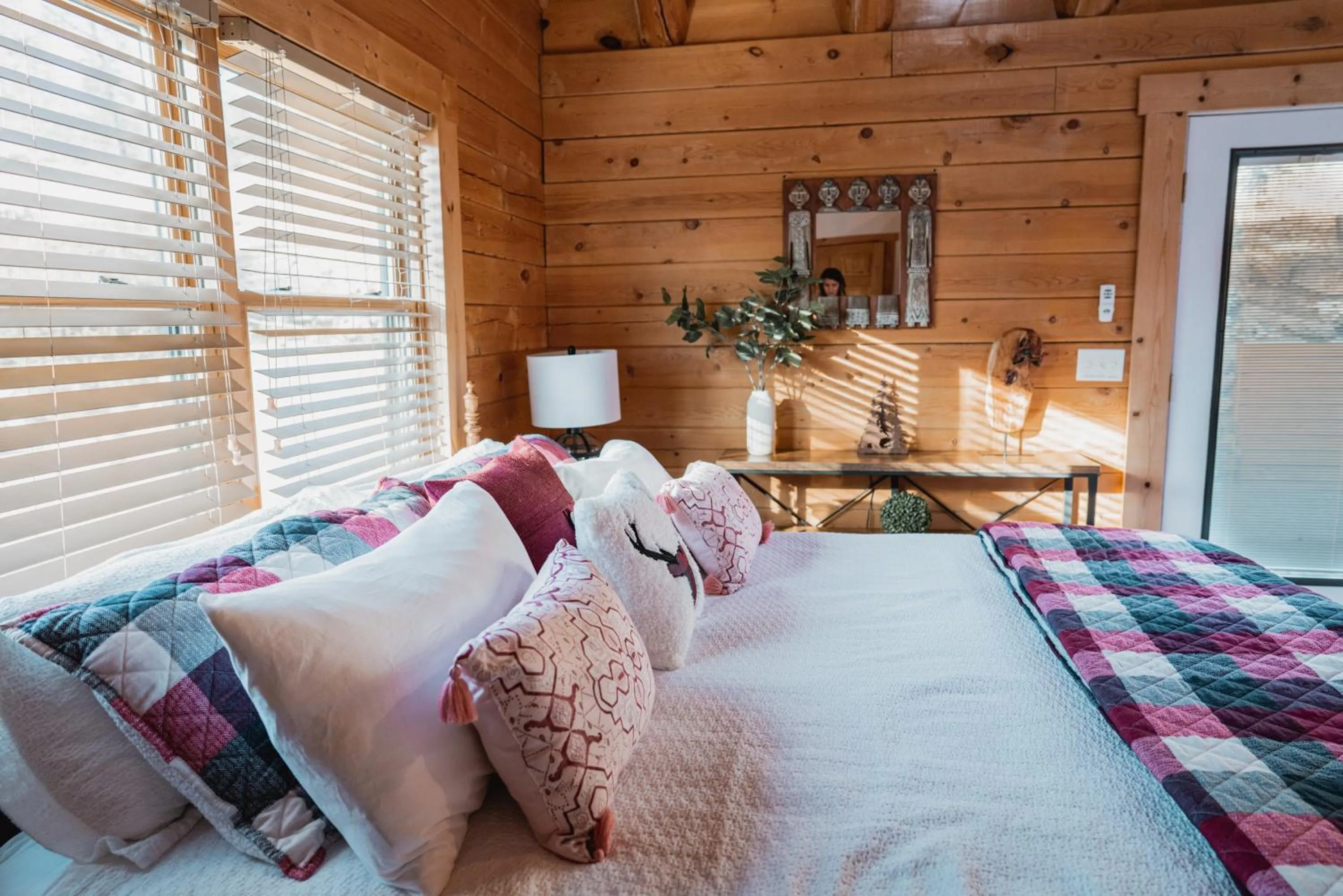 Bed in Scenic View Timber Lodge HotTub by Casa Oso