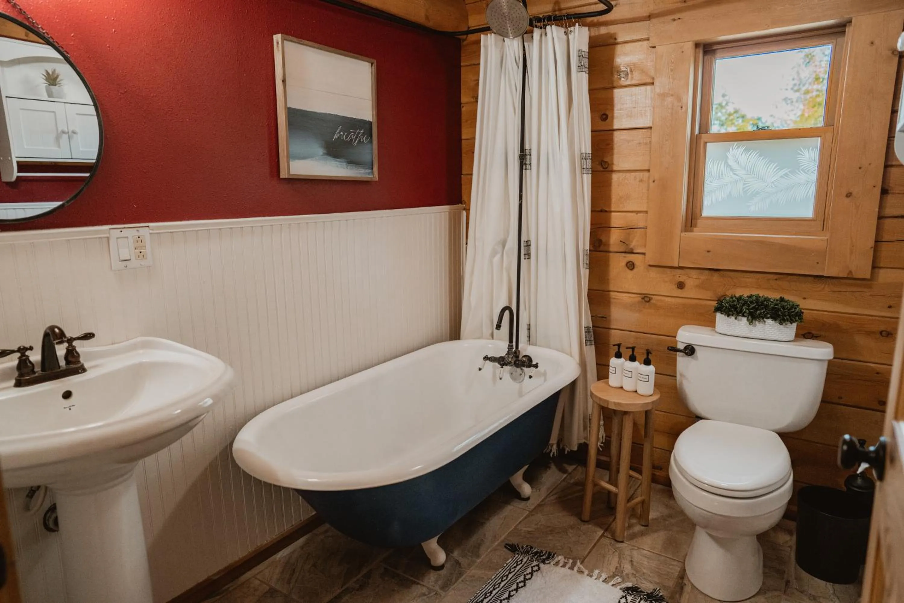 Toilet in Scenic View Timber Lodge HotTub by Casa Oso