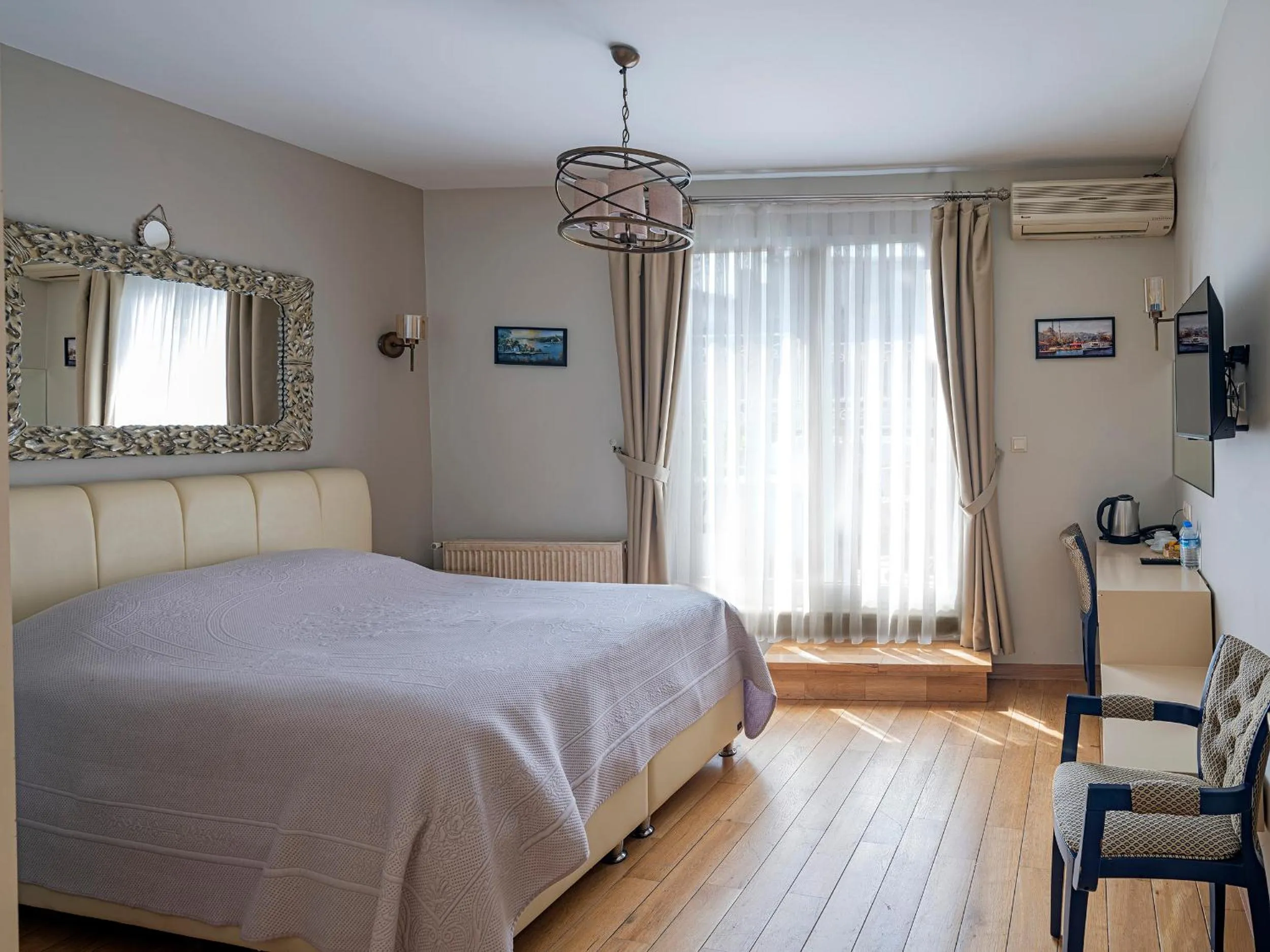 Bedroom, Bed in Ragip Pasha Apartments