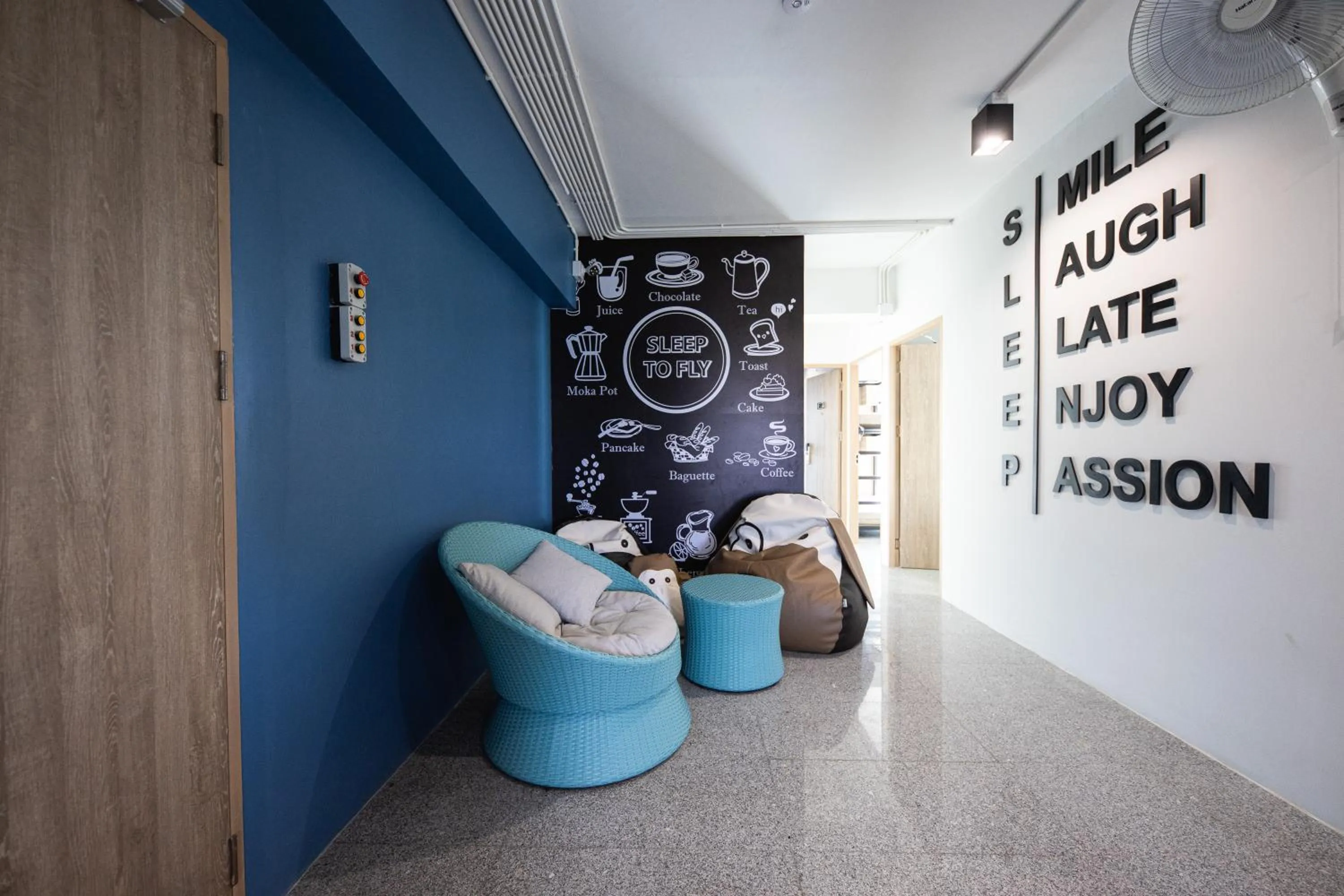 Seating area in SLEEP TO FLY HOTEL & HOSTEL suvarnabhumi airport