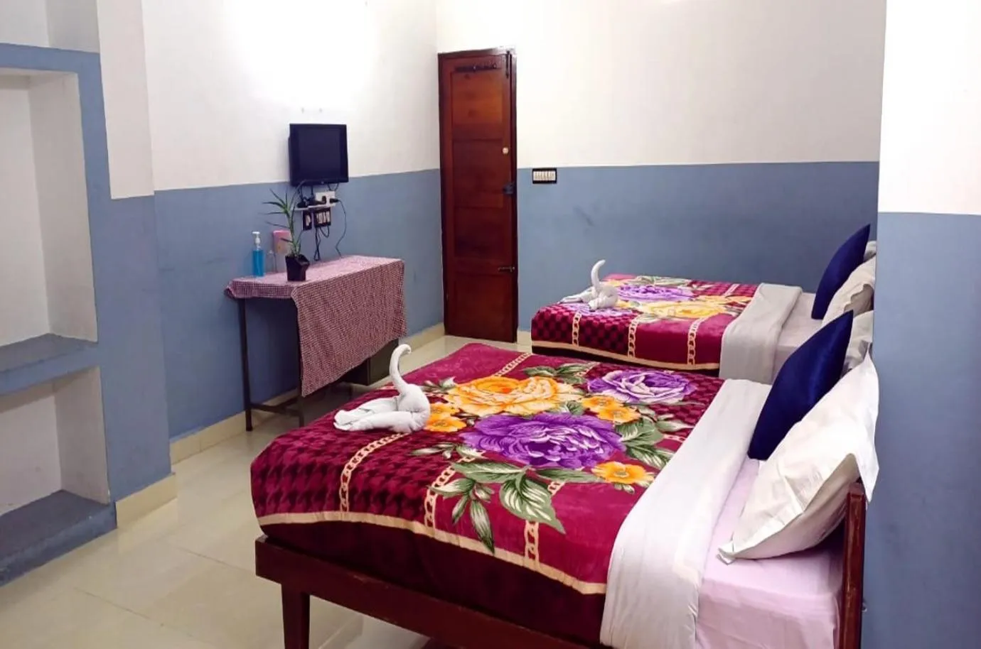 Bedroom, Bed in AC MIST