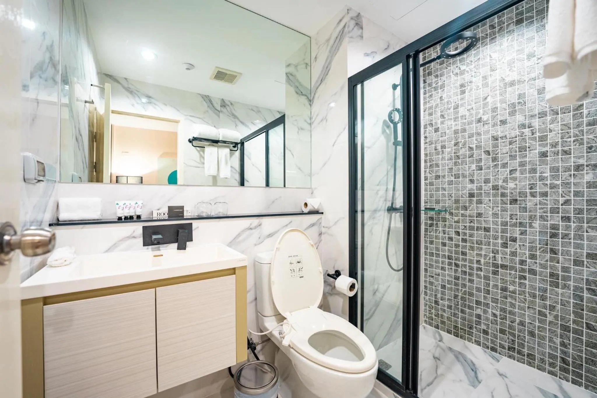 Bathroom in Oakwood Suites Tiwanon Bangkok