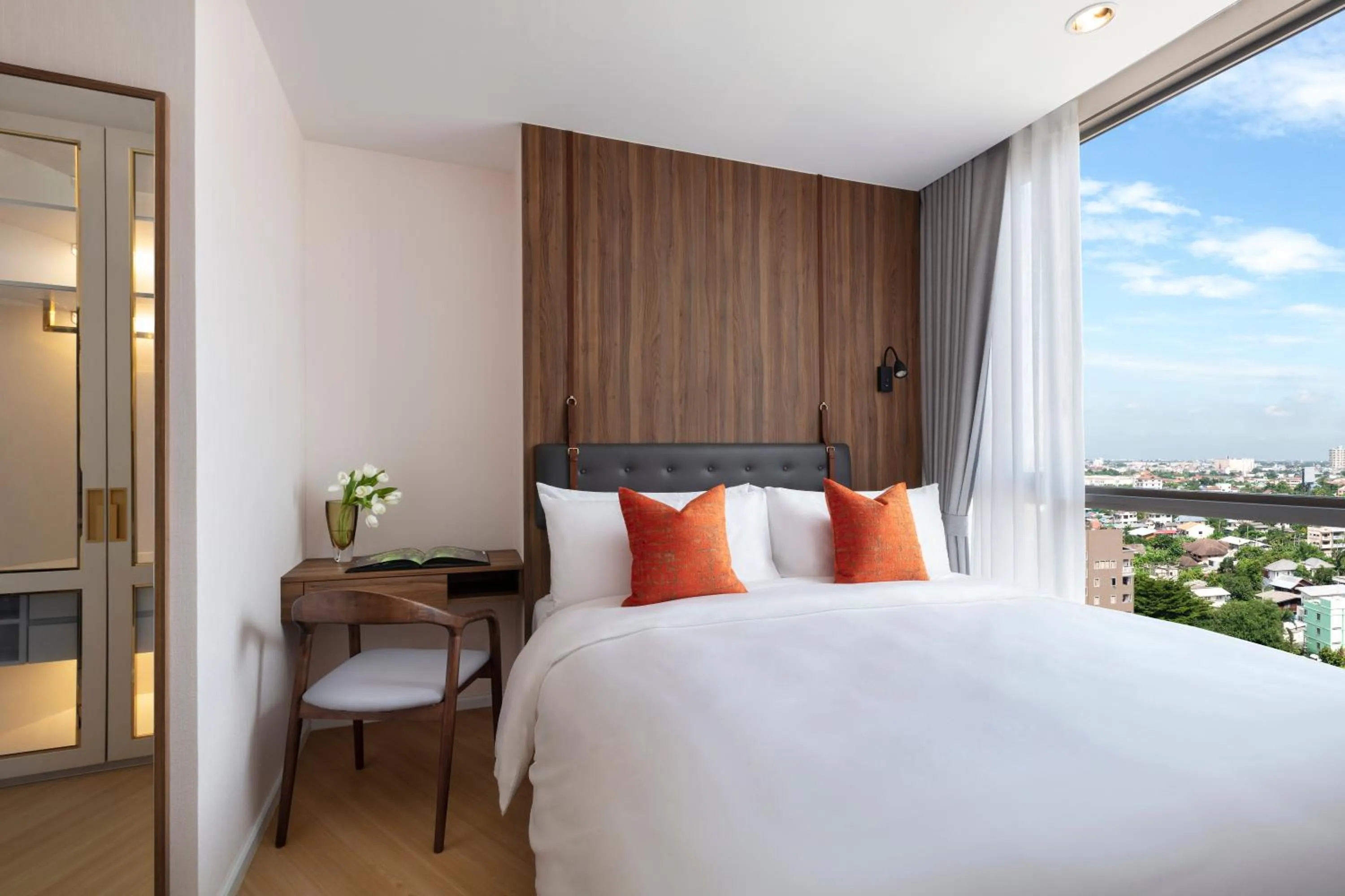 Bed in Oakwood Suites Tiwanon Bangkok