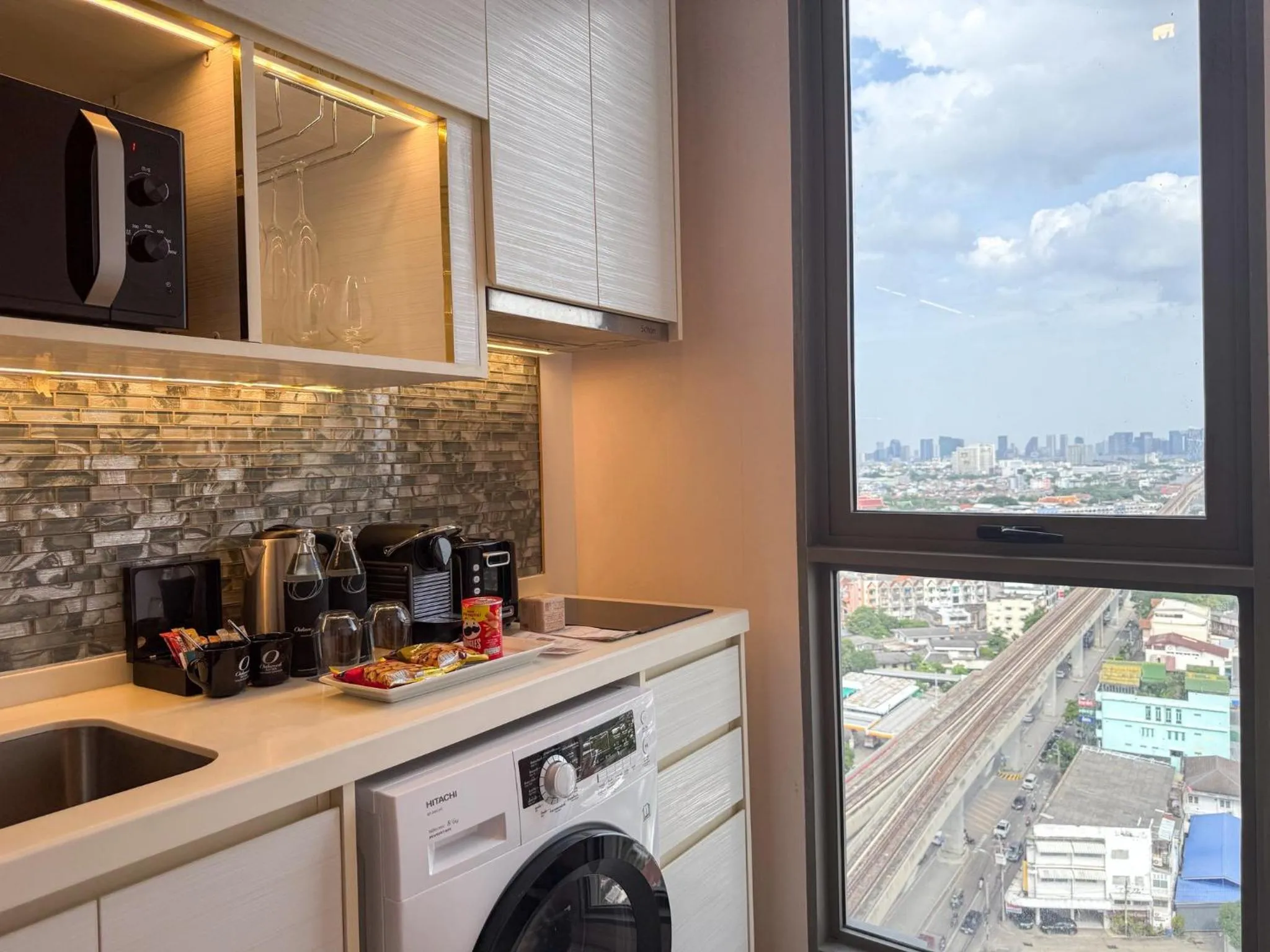 Guests in Oakwood Suites Tiwanon Bangkok