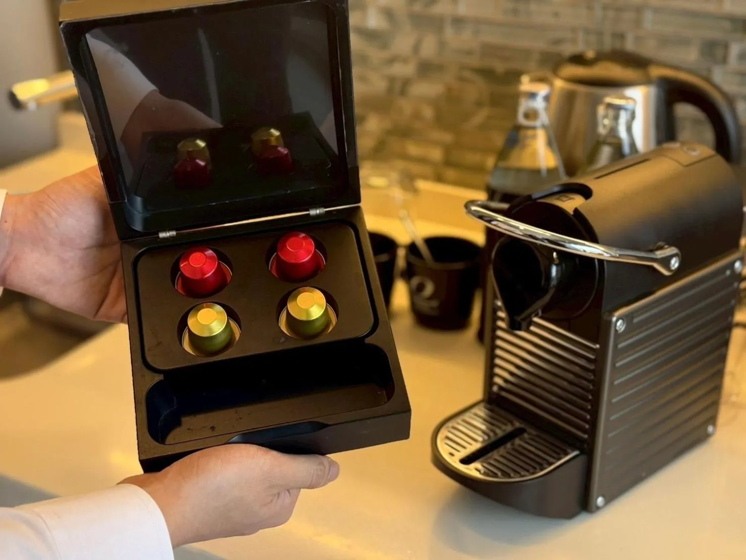 Coffee/tea facilities in Oakwood Suites Tiwanon Bangkok