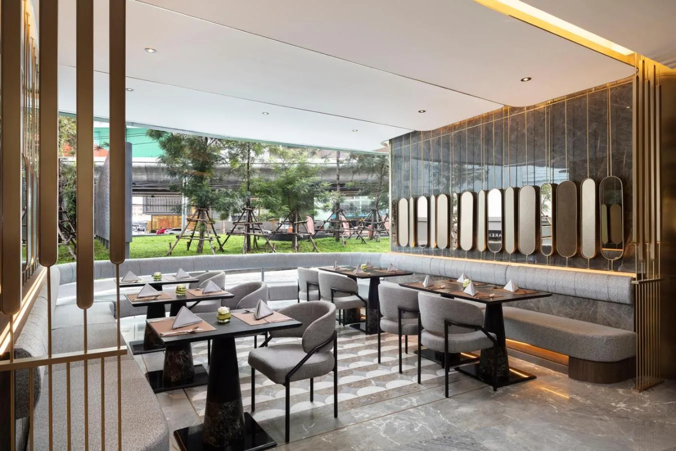 Restaurant/places to eat in Oakwood Suites Tiwanon Bangkok