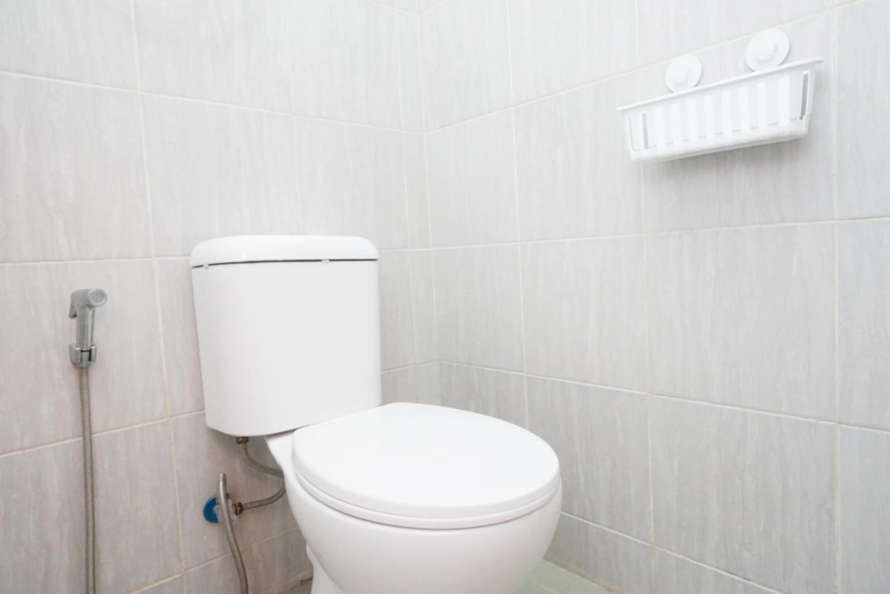 Bathroom in RedDoorz near Universitas Semarang 2