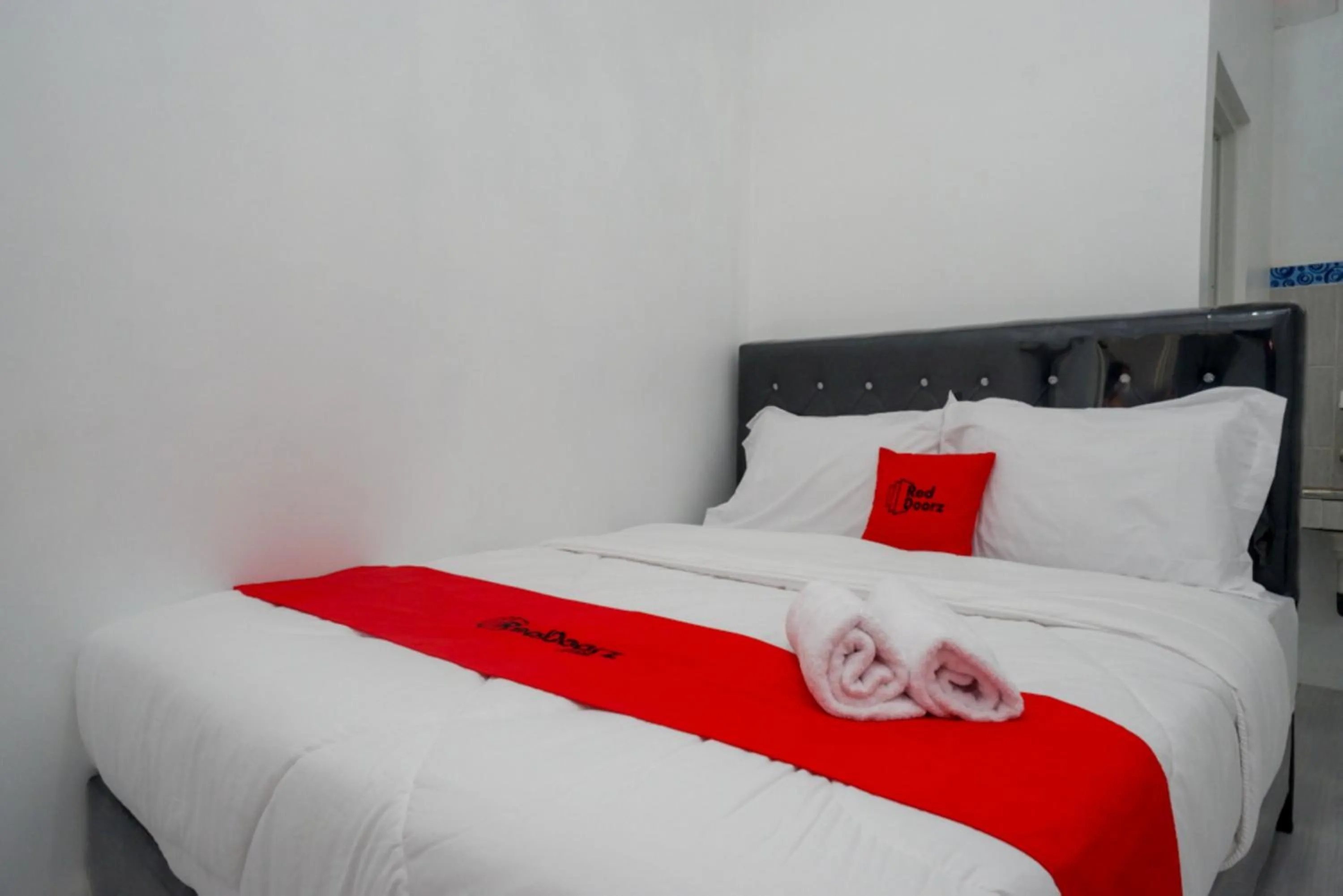 Bedroom, Bed in RedDoorz near Universitas Semarang 2