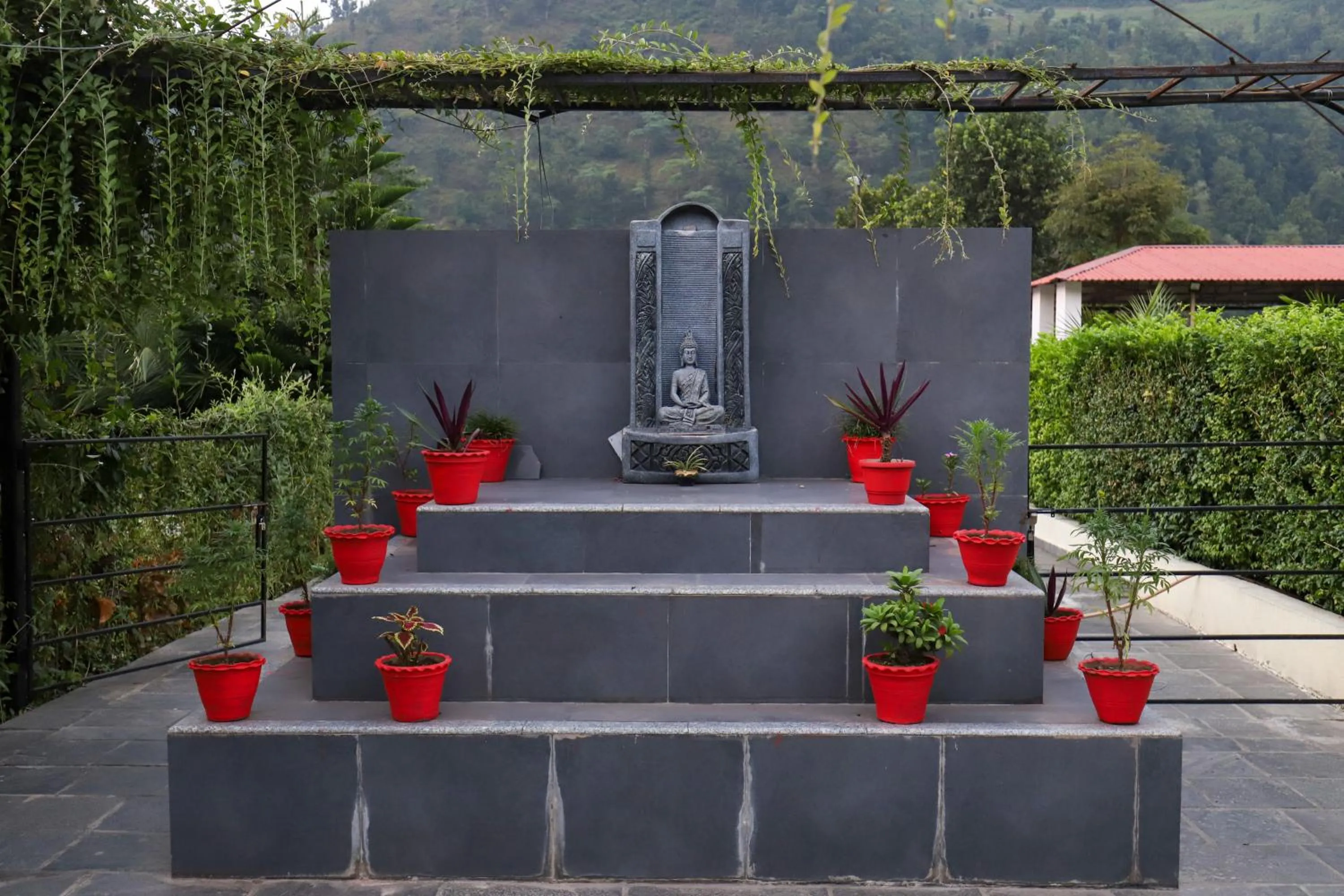 Garden in Siddhartha Riverside Resort, Chumlingtar