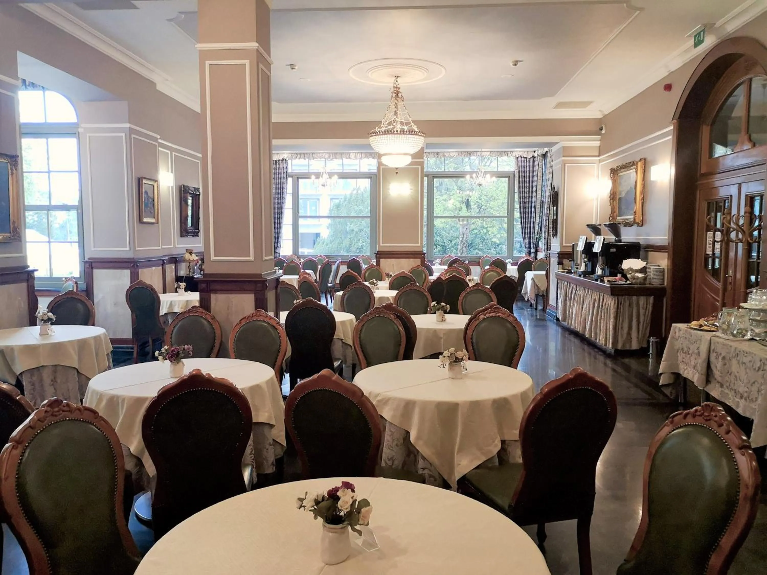 Restaurant/places to eat in Irys Boutique Residence - przy plaży