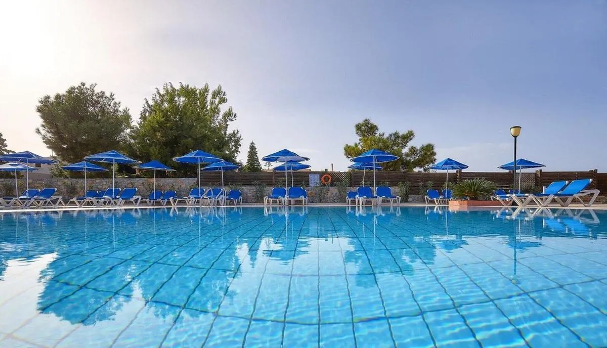 Swimming pool in Jasmine Suites "By Checkin"