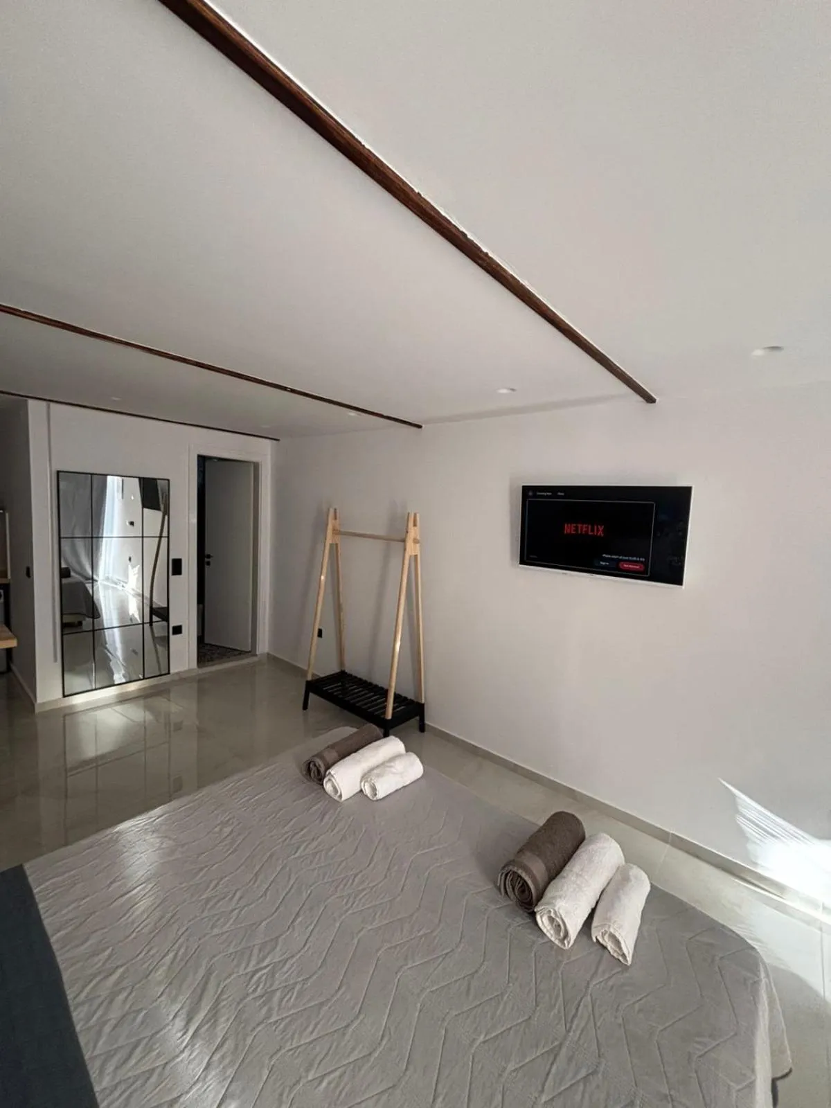 Bed in Jasmine Suites "By Checkin"