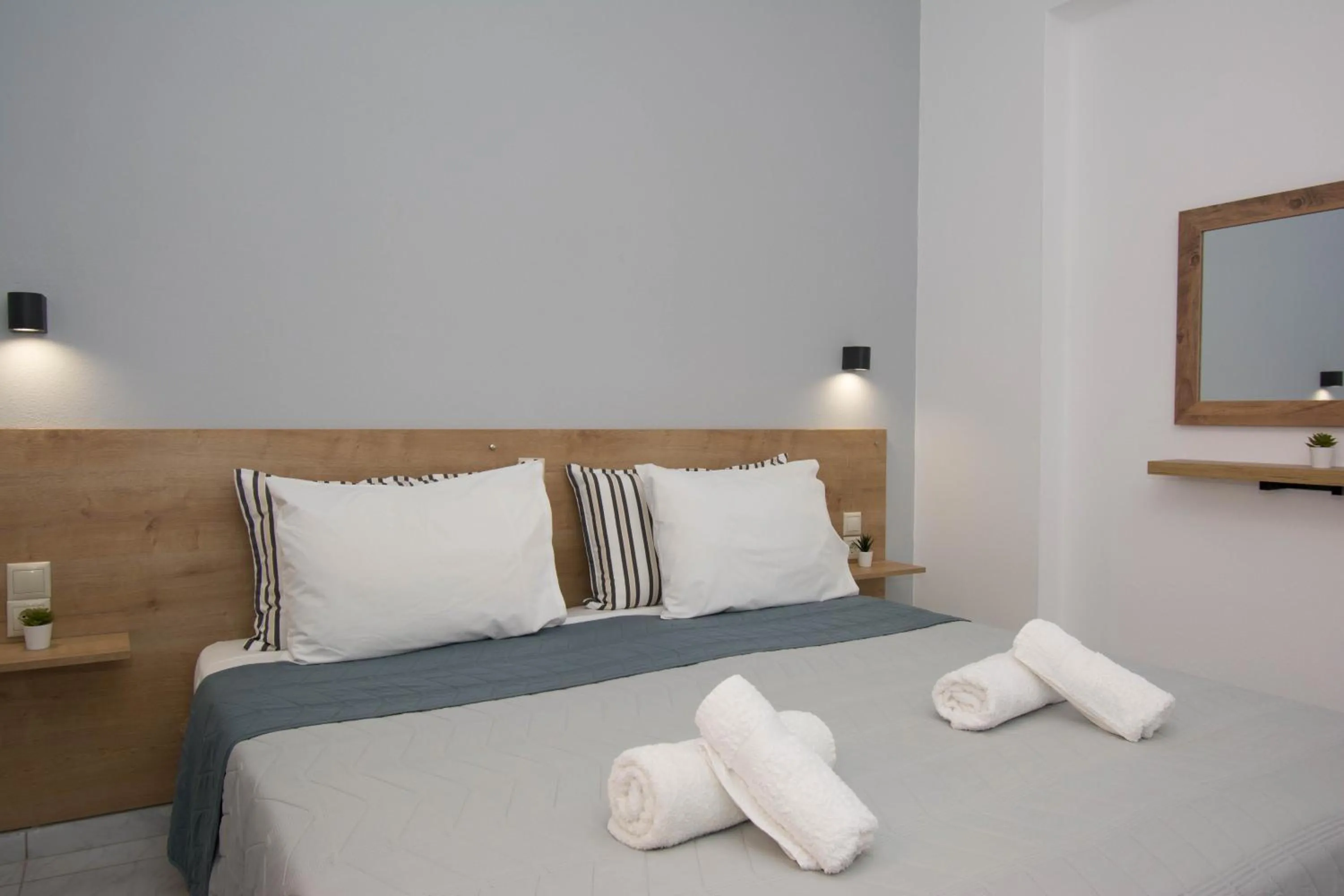 Bed in Jasmine Suites "By Checkin"