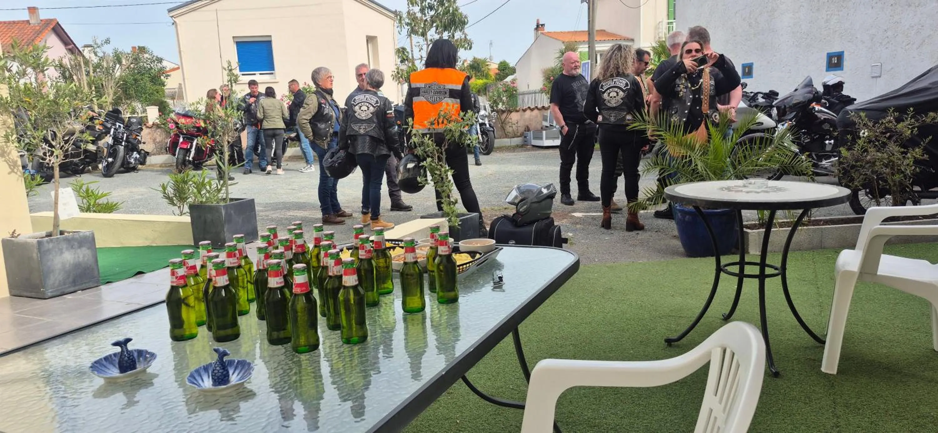 Patio in Hotel Les Rosiers