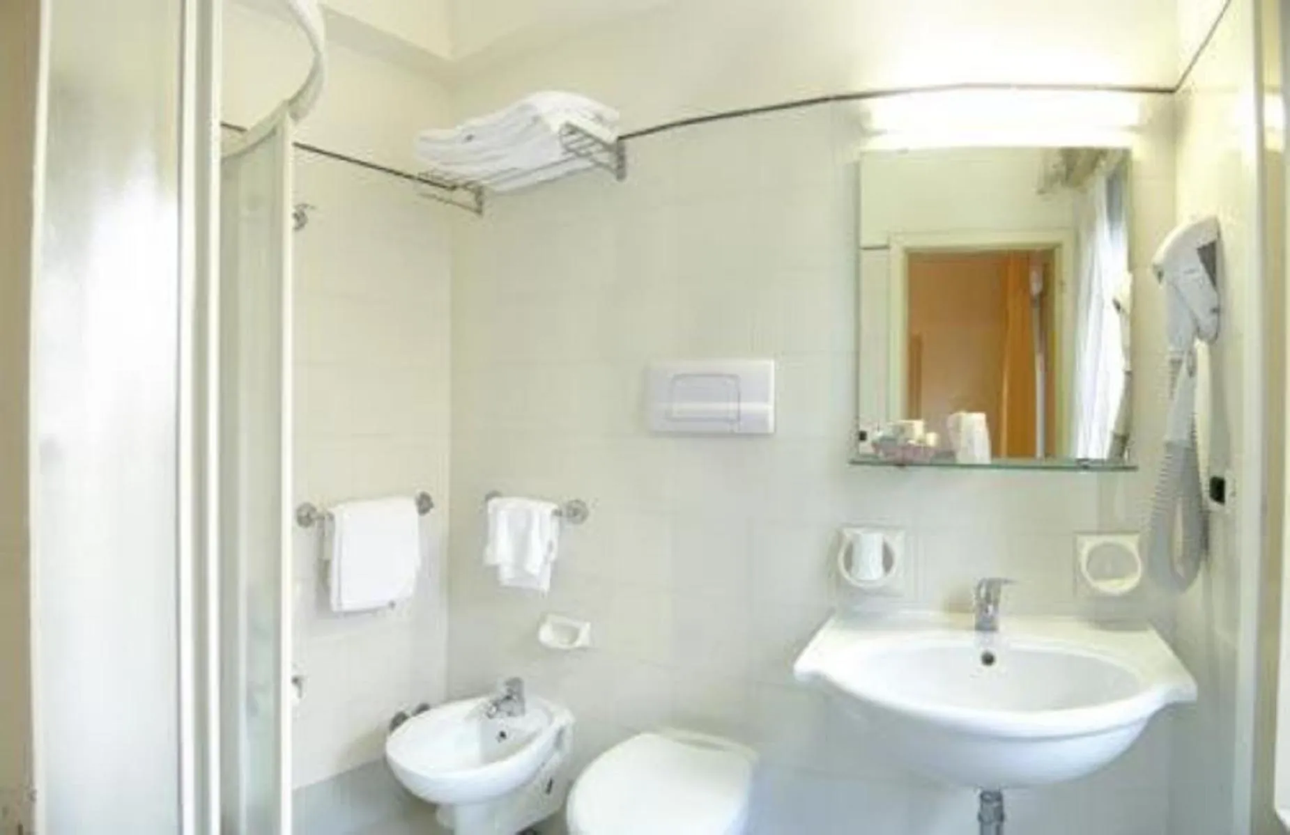 Shower in Hotel Condor