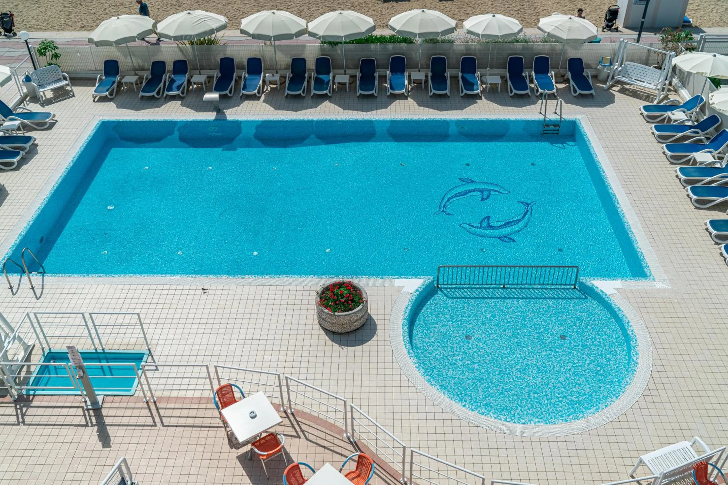 Swimming pool in Hotel Condor