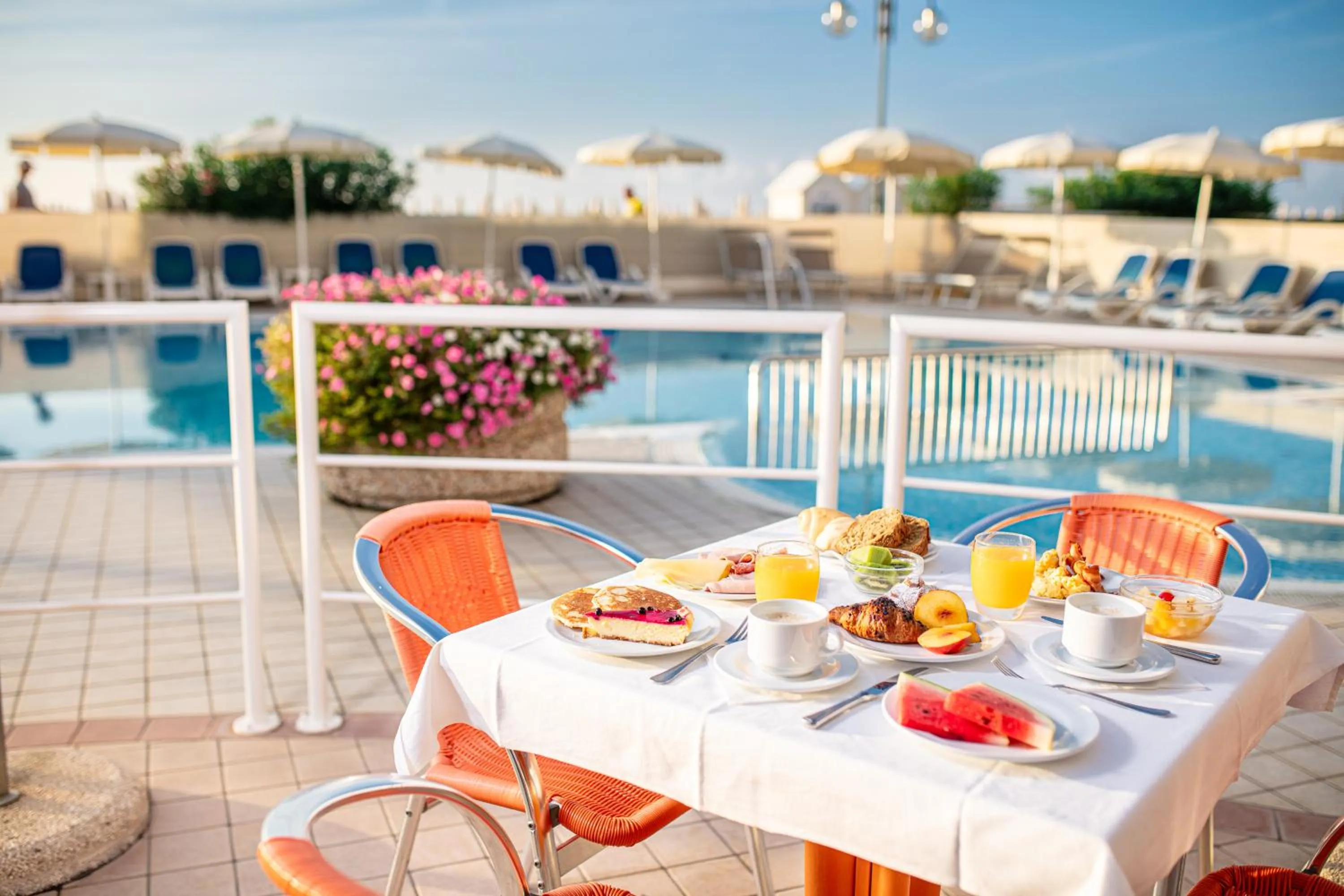 Restaurant/places to eat in Hotel Condor