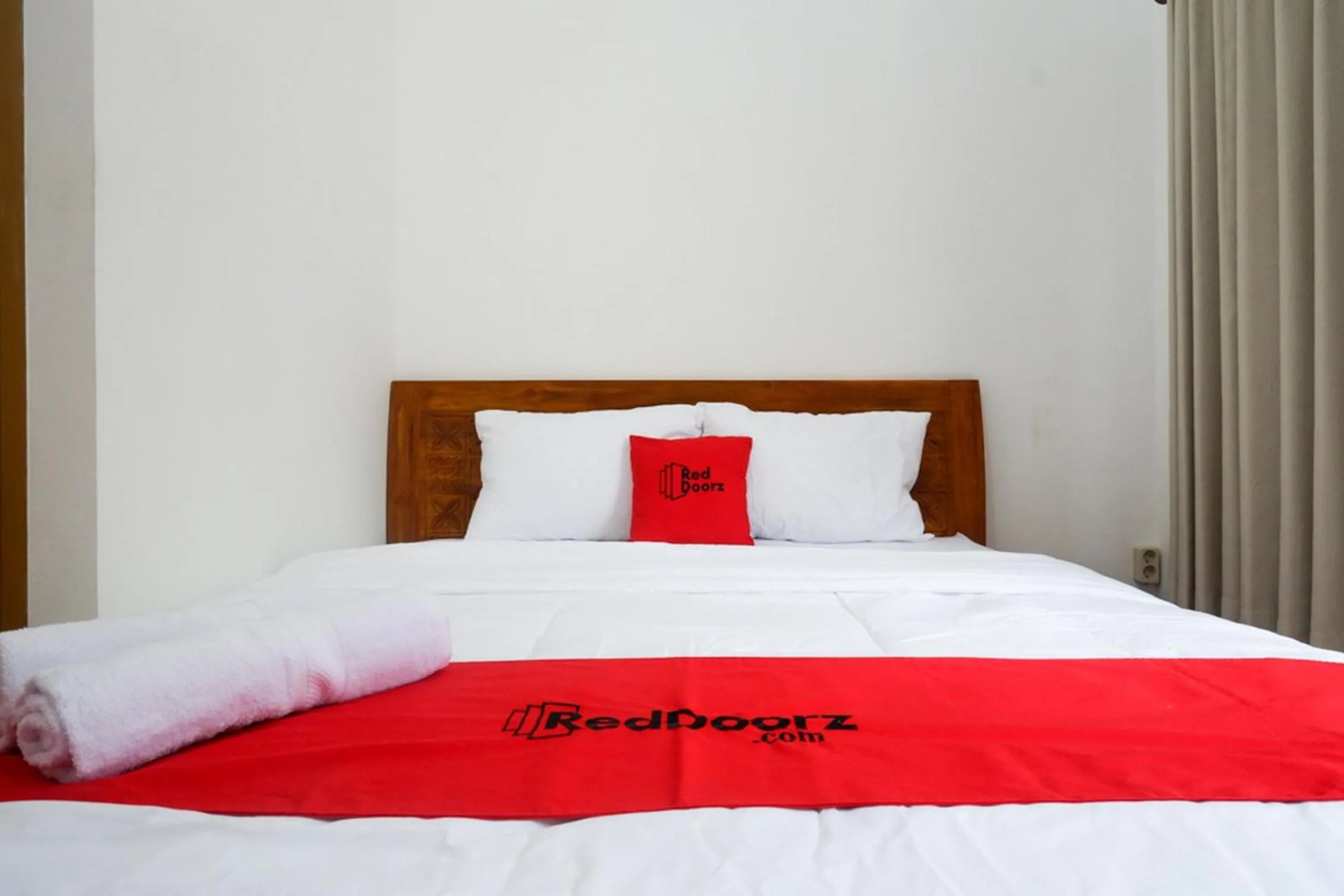 Bedroom, Bed in RedDoorz Syariah near Exit Tol Krapyak Semarang