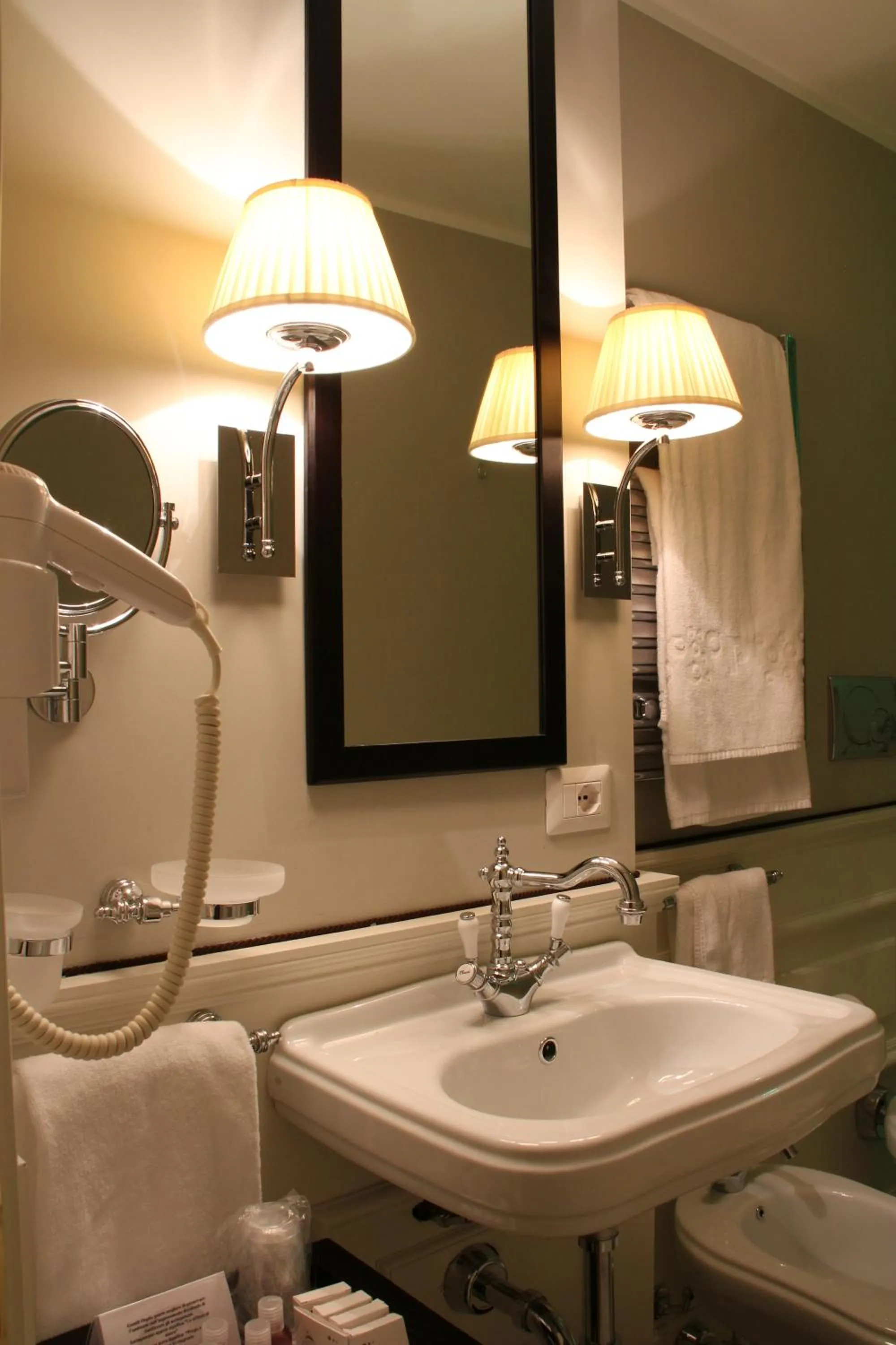 Bathroom in Hotel Bologna ***S