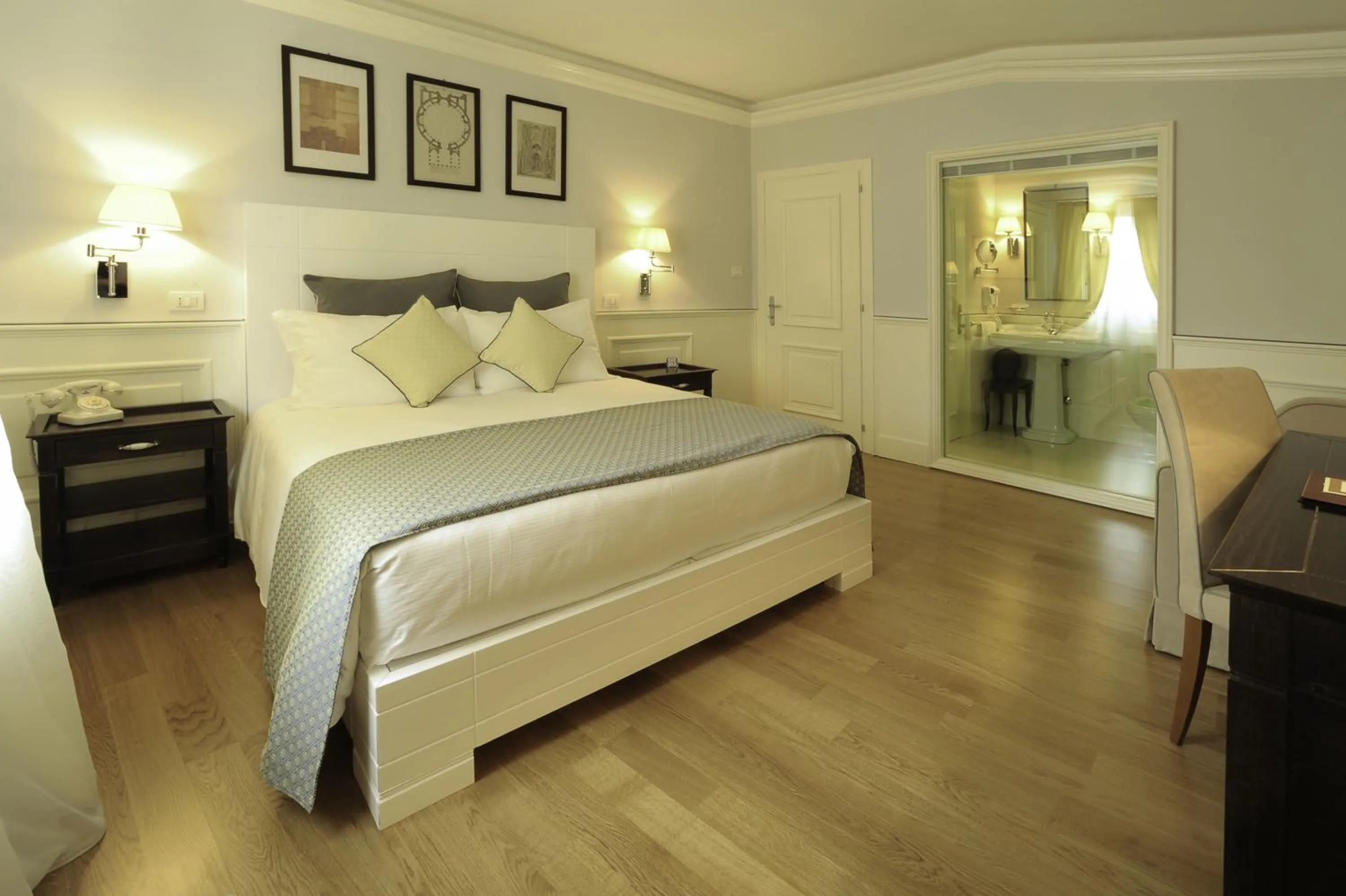 Bed in Hotel Bologna ***S