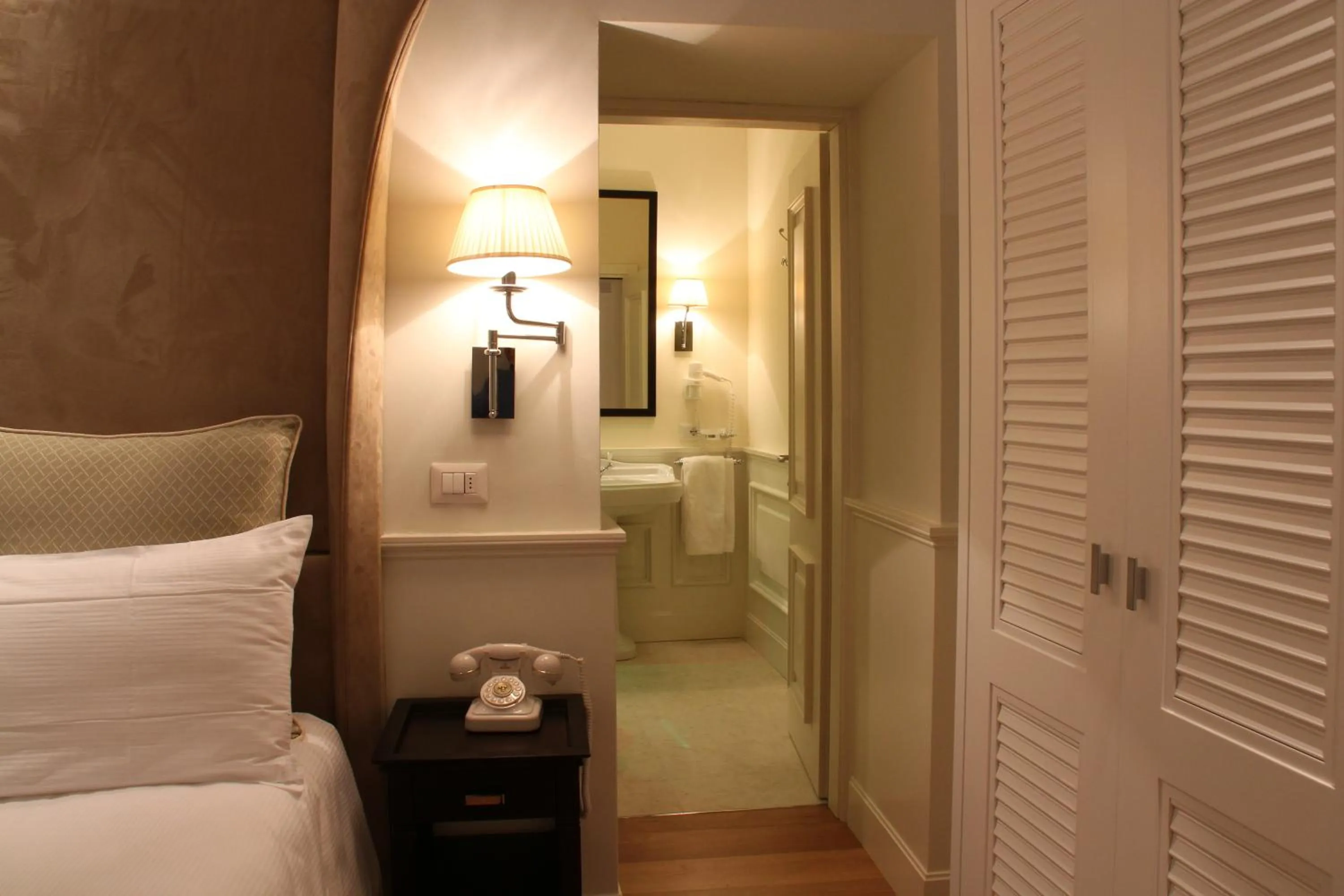 Photo of the whole room, Bed in Hotel Bologna ***S