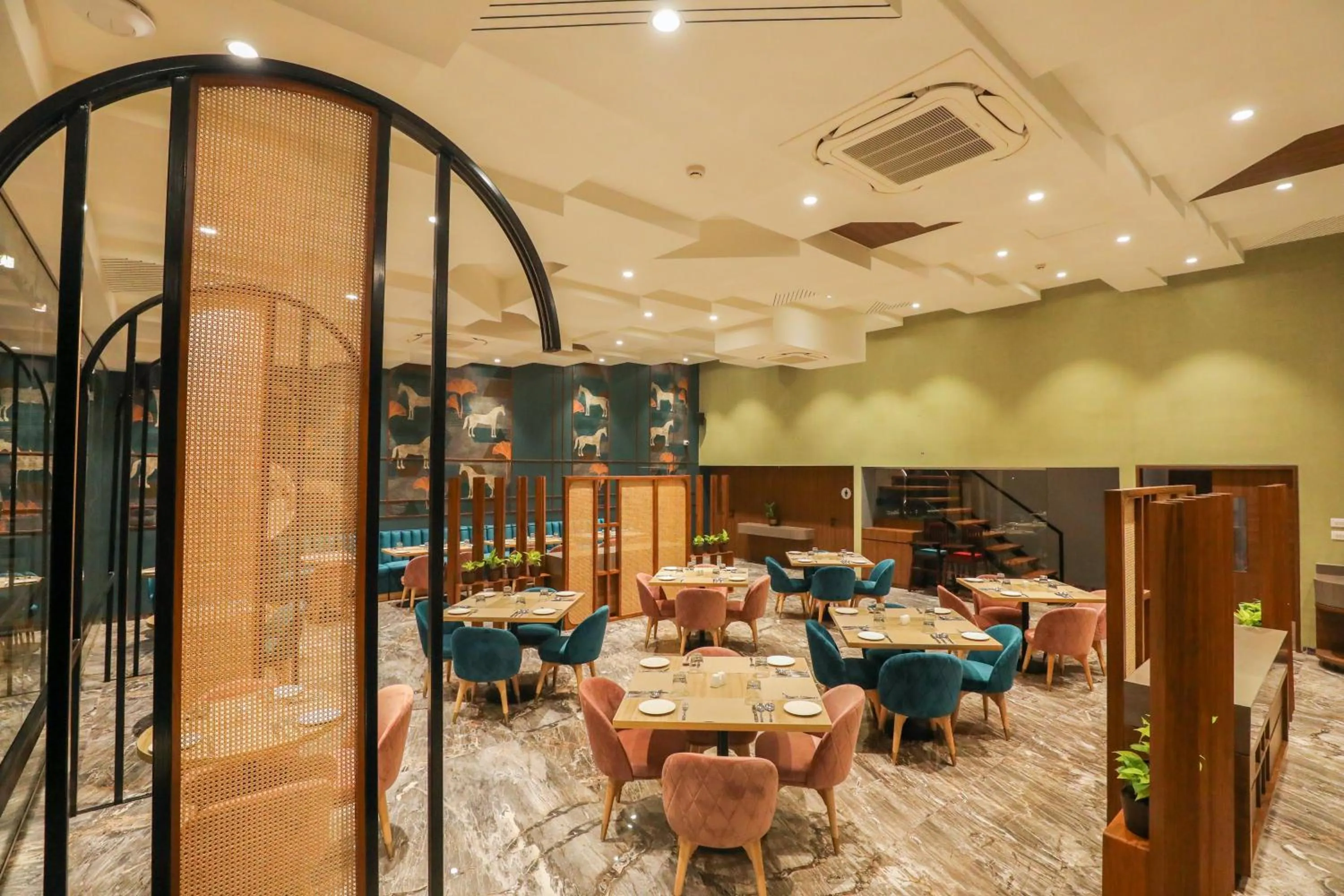 Restaurant/places to eat in Spree Hotel Aurangabad