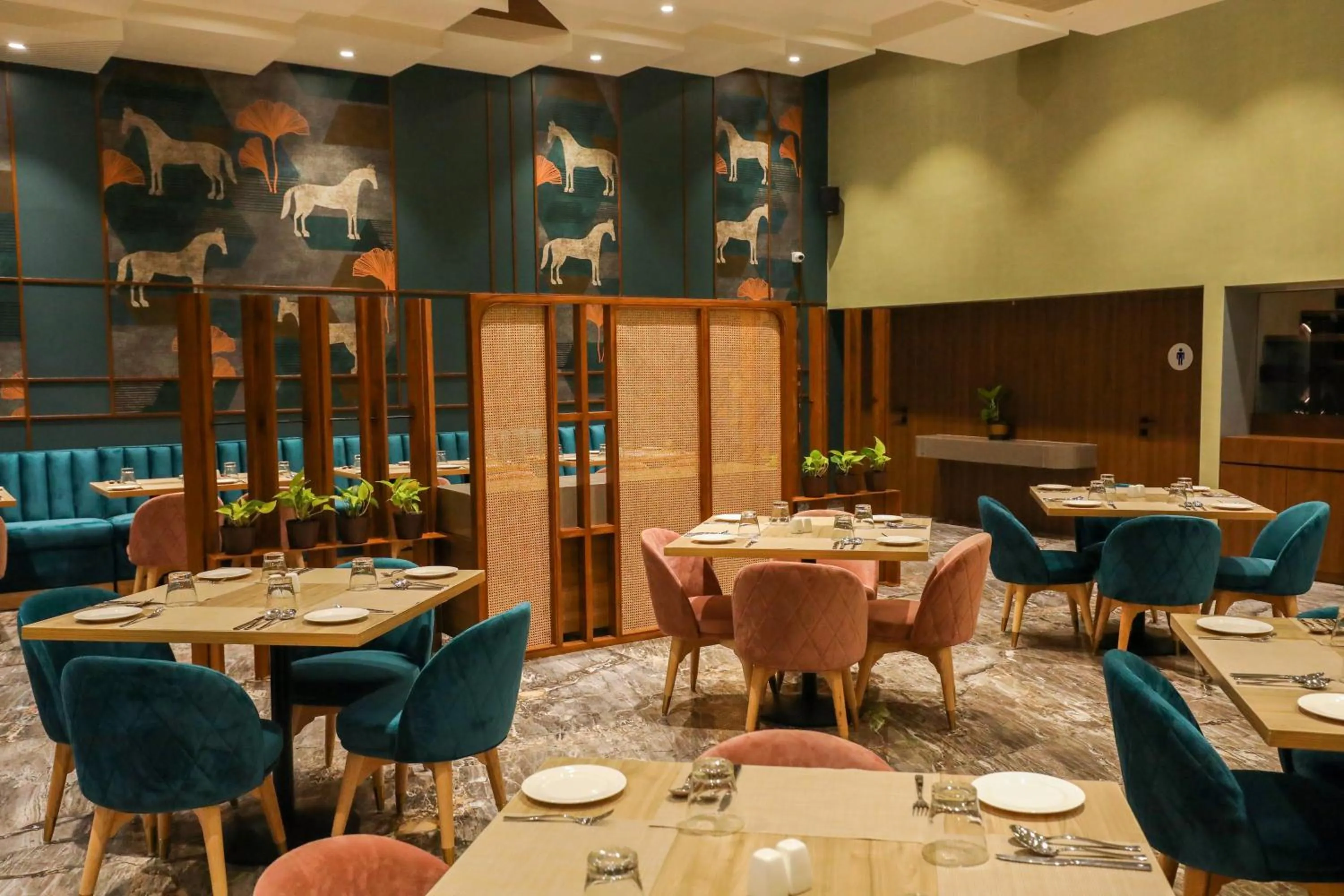 Restaurant/places to eat in Spree Hotel Aurangabad