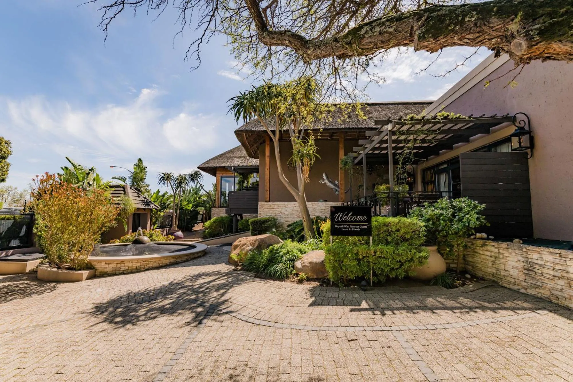 Facade/entrance in SW1 Lodge