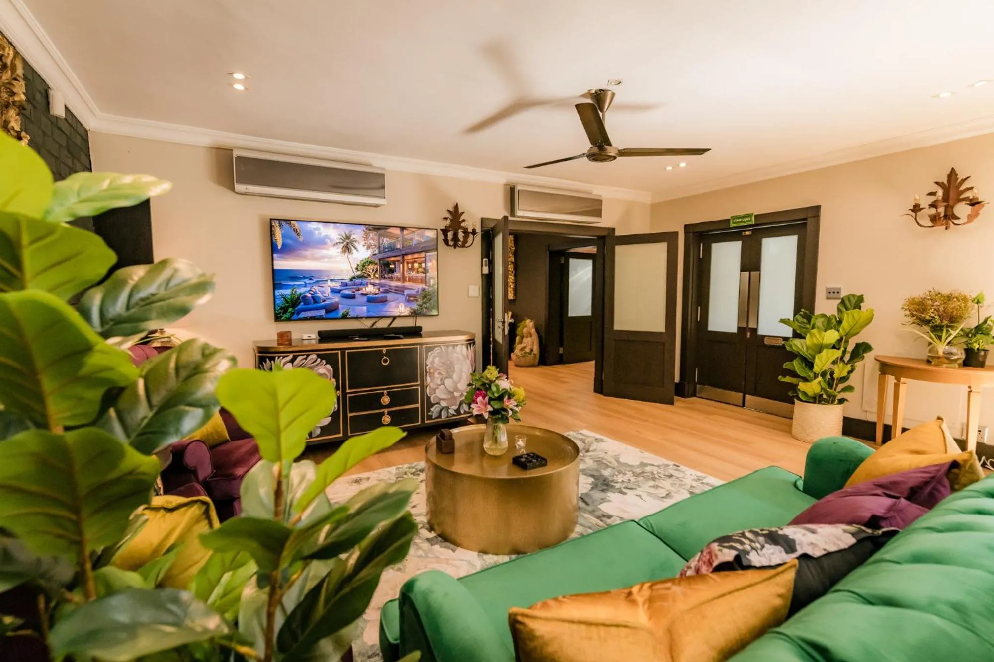 Communal lounge/ TV room in SW1 Lodge