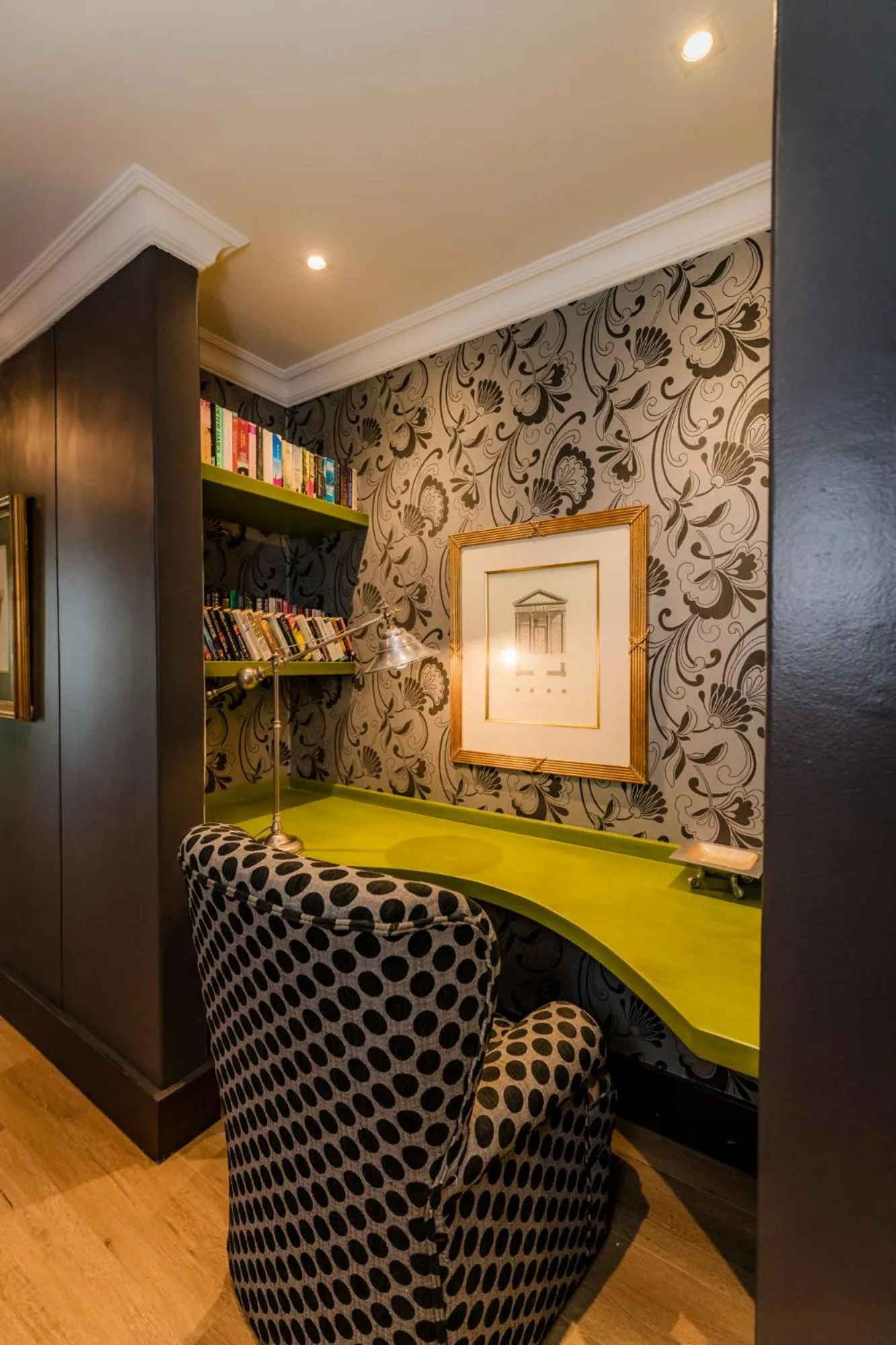 Library in SW1 Lodge