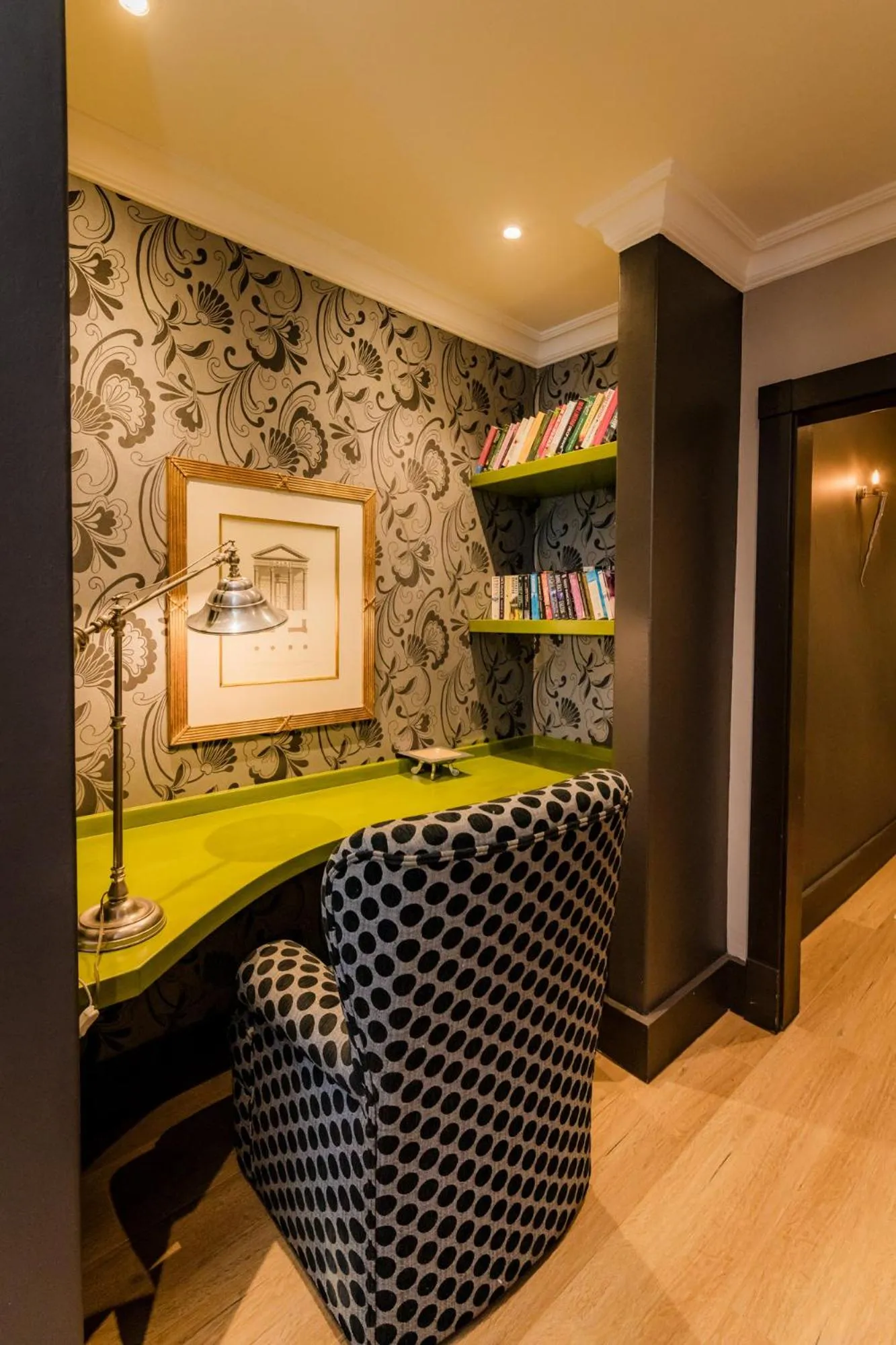 Library in SW1 Lodge