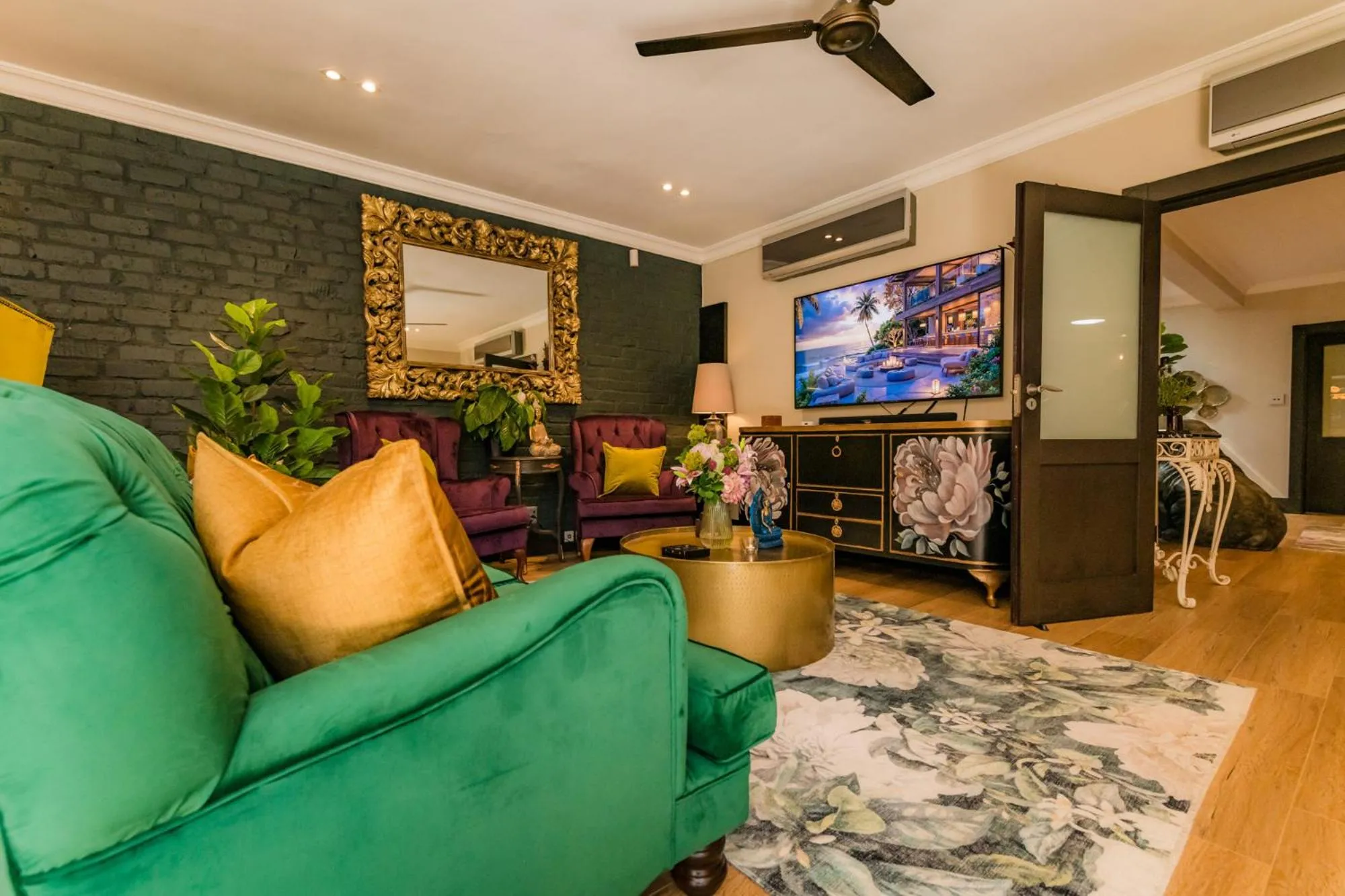 Lounge or bar in SW1 Lodge